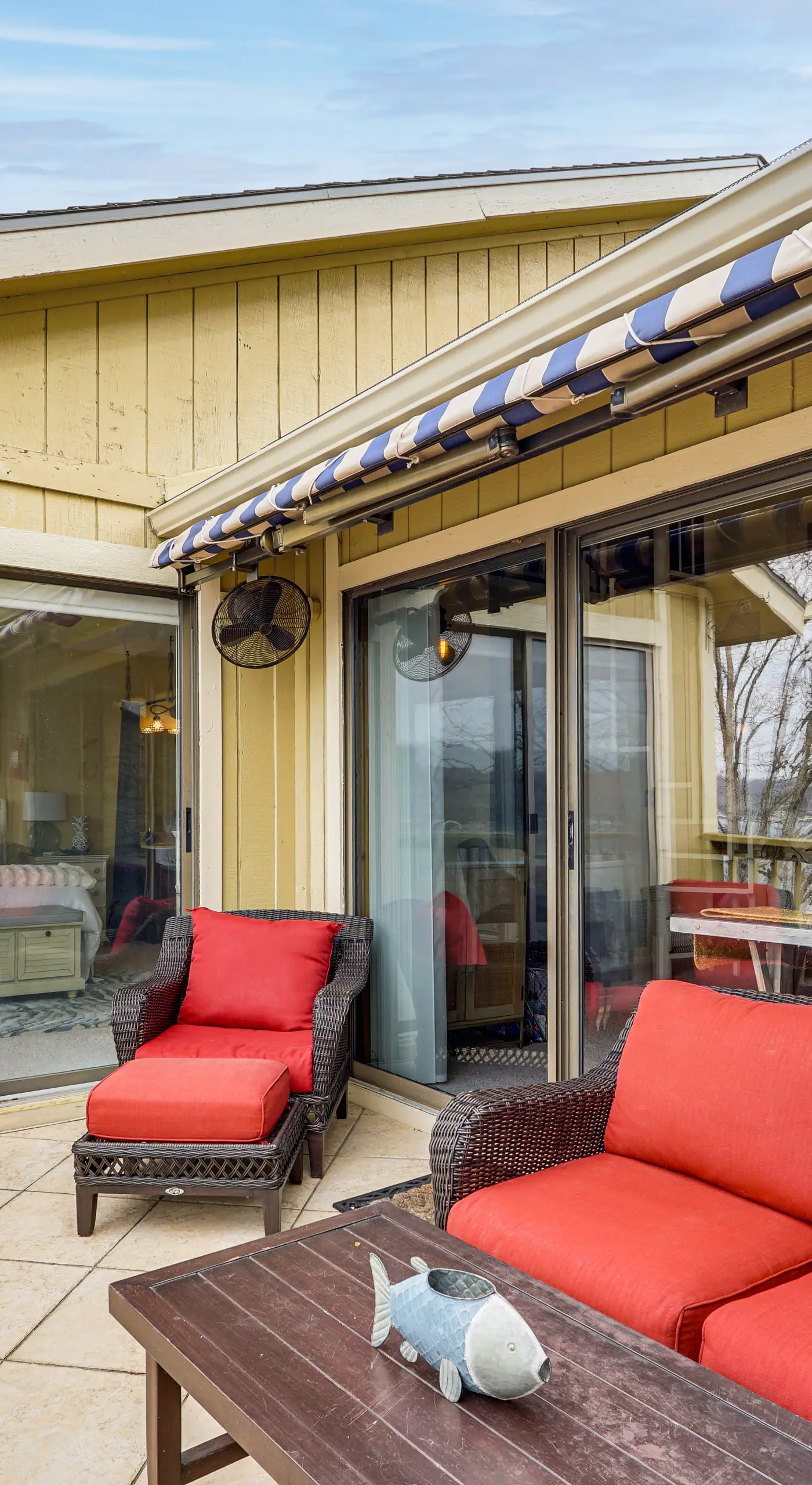 180 Main Channel View! Poolside Apt in Osage Beach