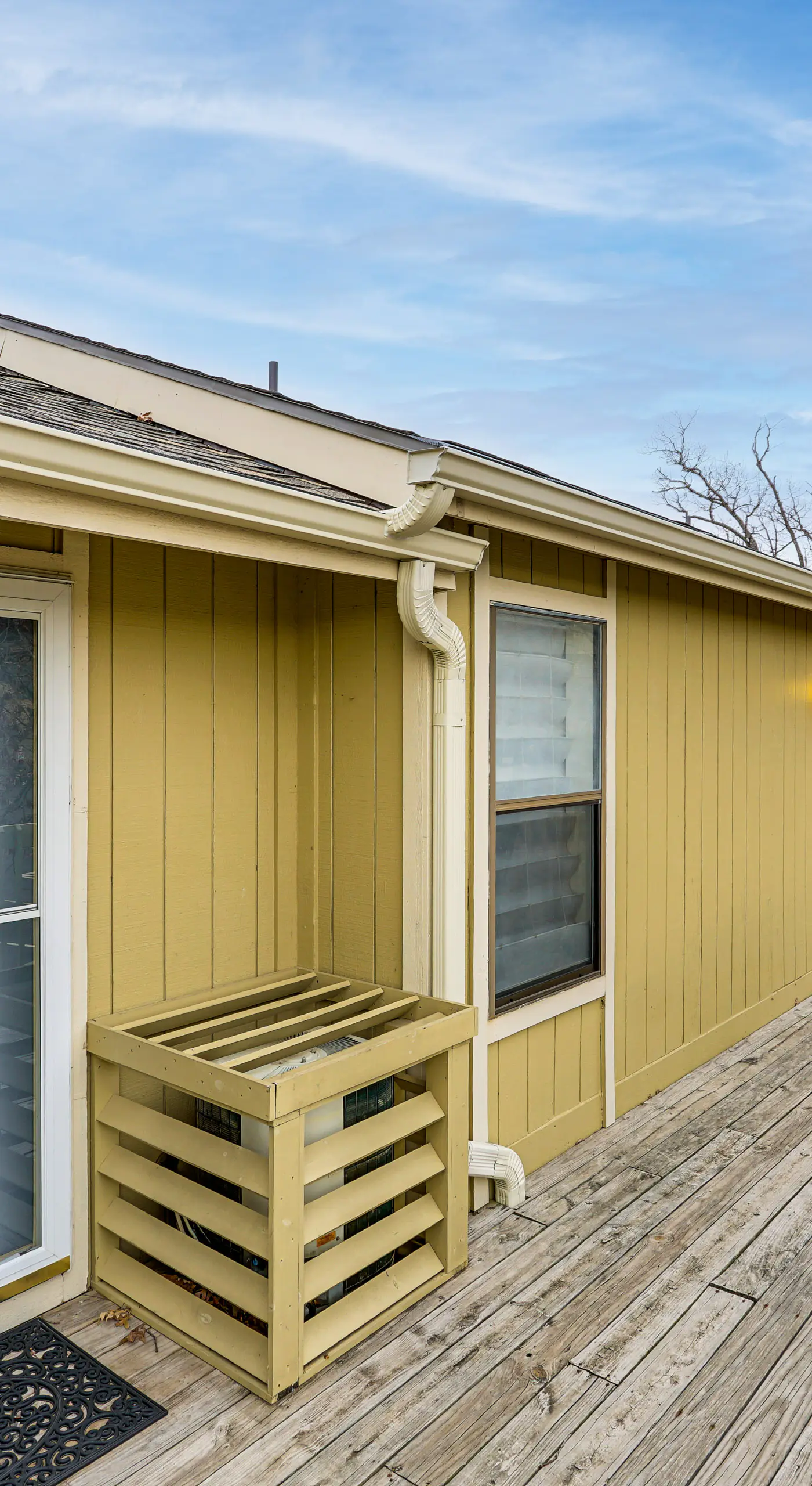 180 Main Channel View! Poolside Apt in Osage Beach