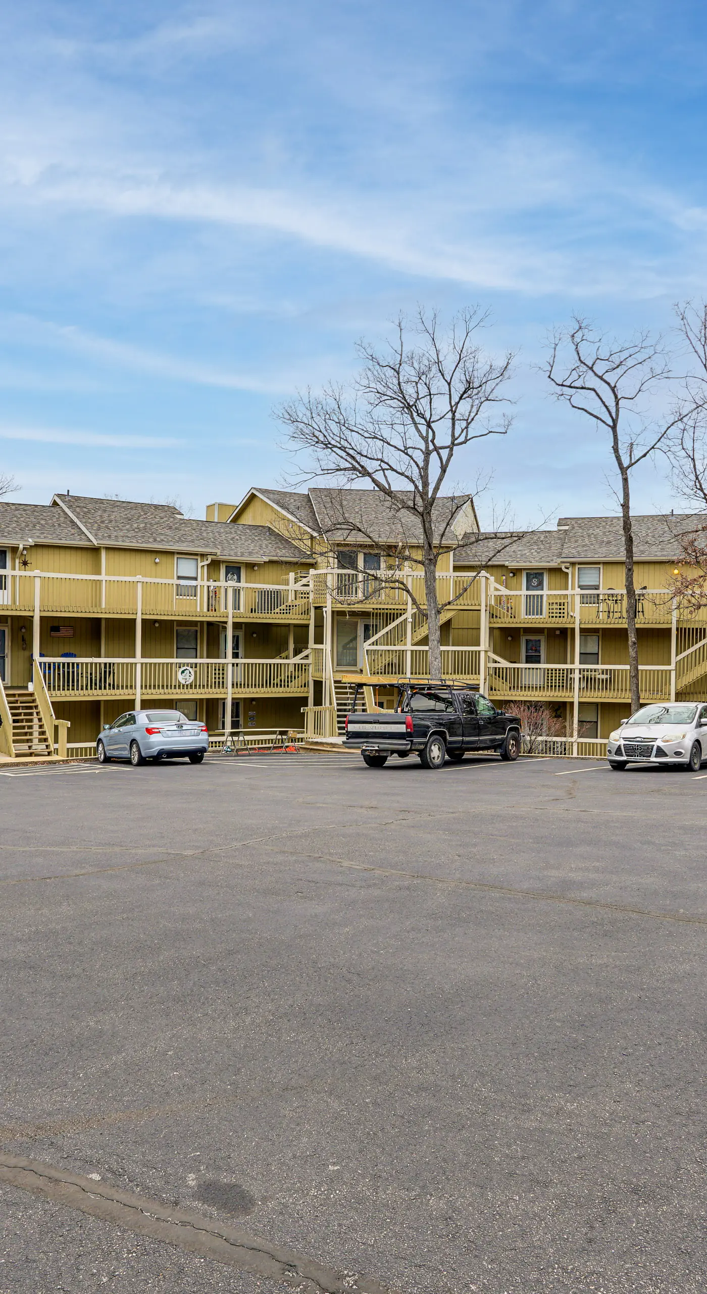 180 Main Channel View! Poolside Apt in Osage Beach