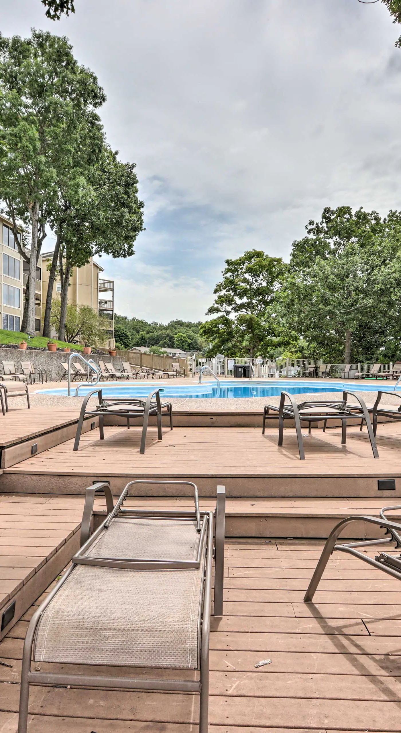 180 Main Channel View! Poolside Apt in Osage Beach