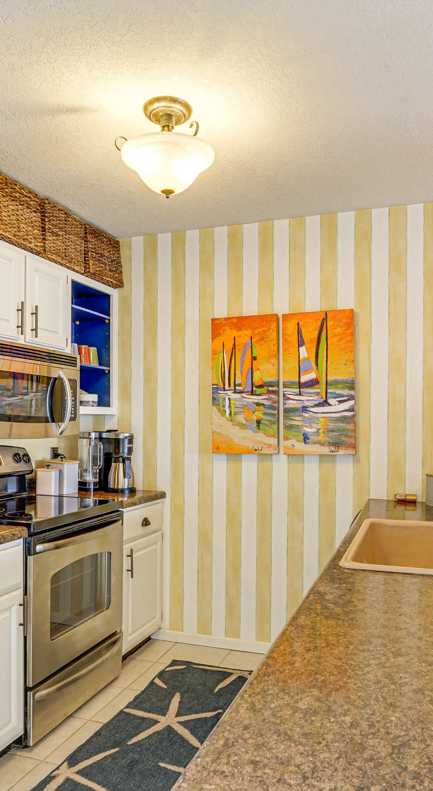 180 Main Channel View! Poolside Apt in Osage Beach