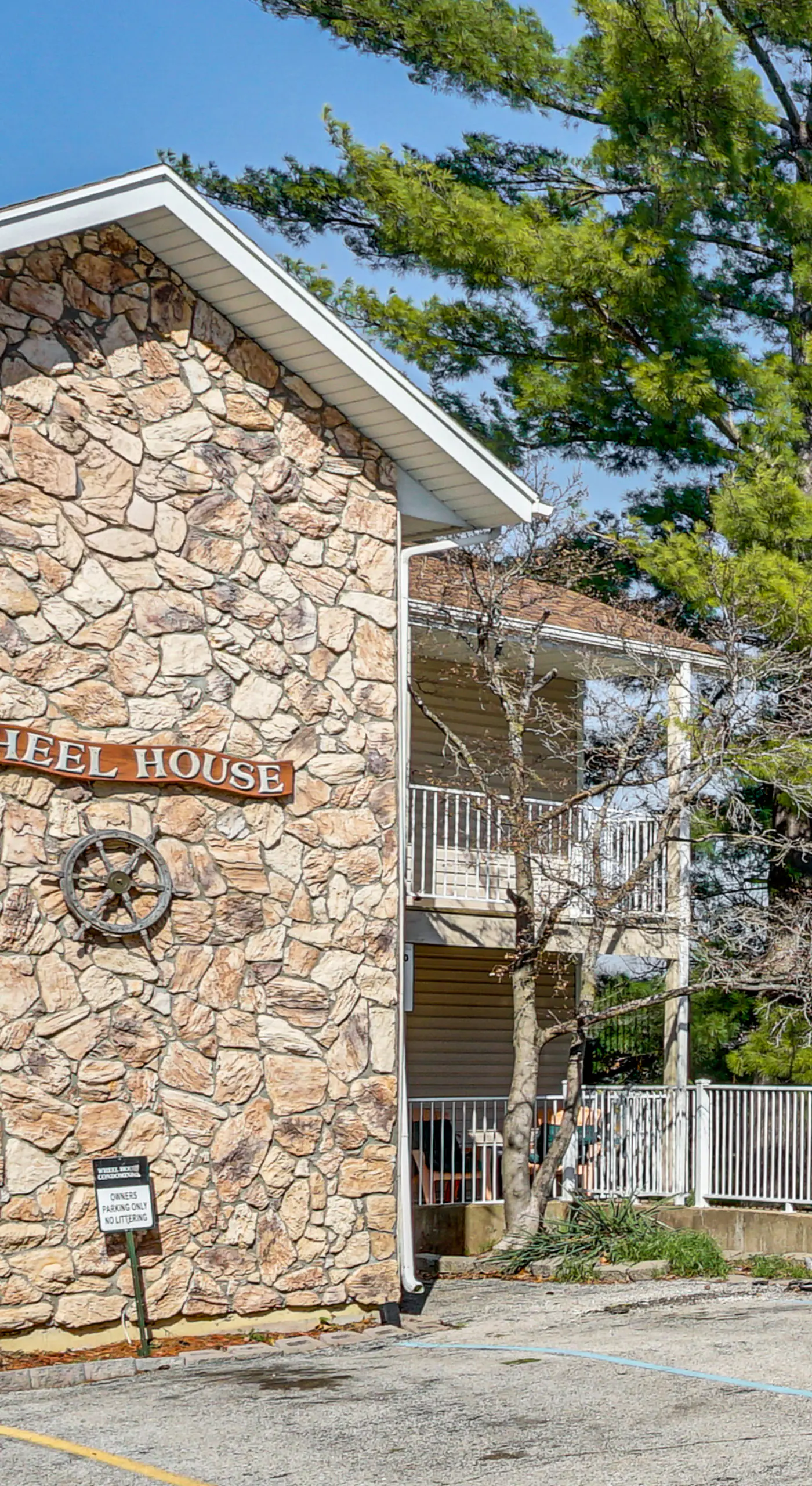Cozy Lake Ozark Villa w/ Main Channel Views!