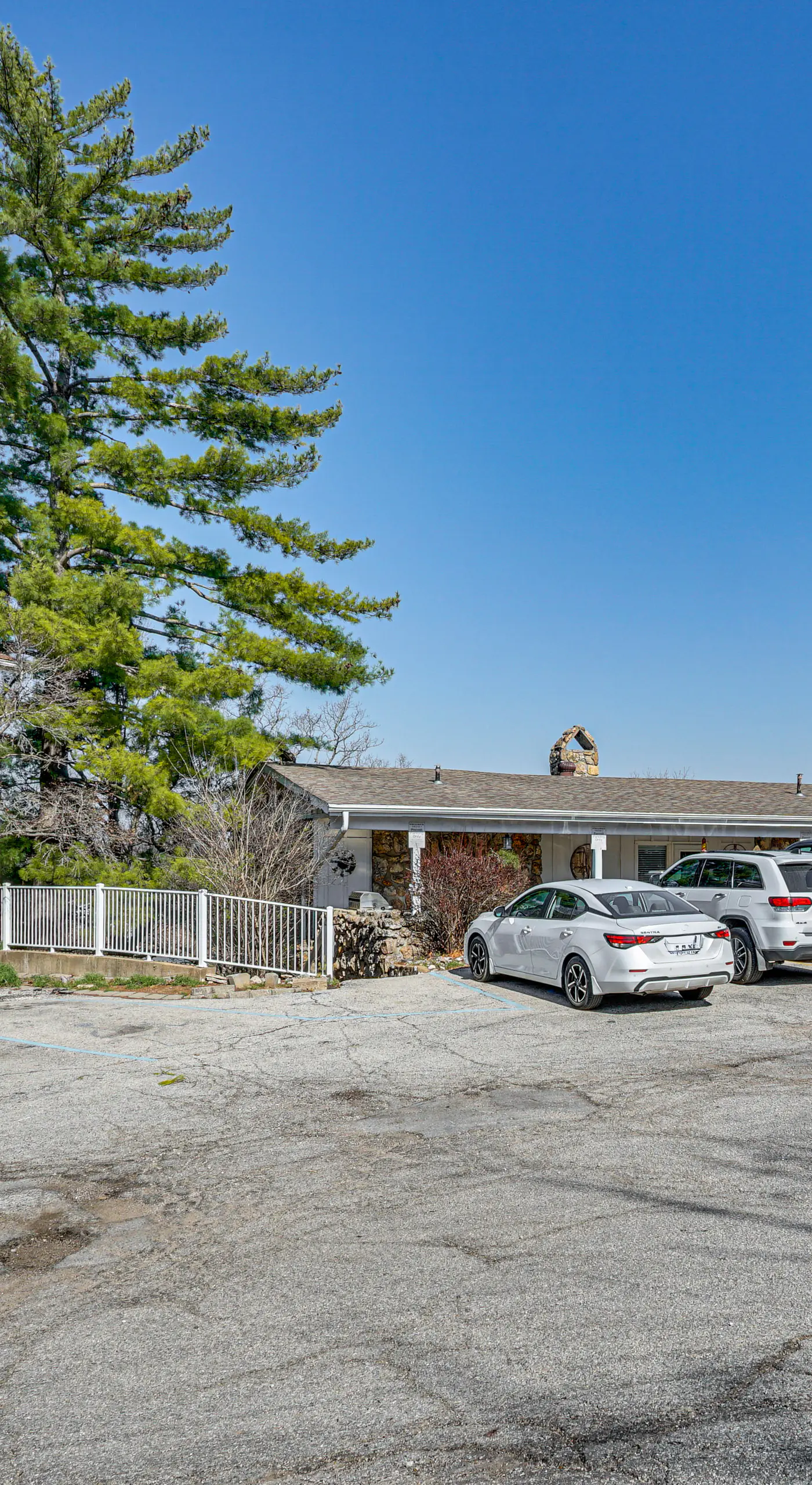 Cozy Lake Ozark Villa w/ Main Channel Views!