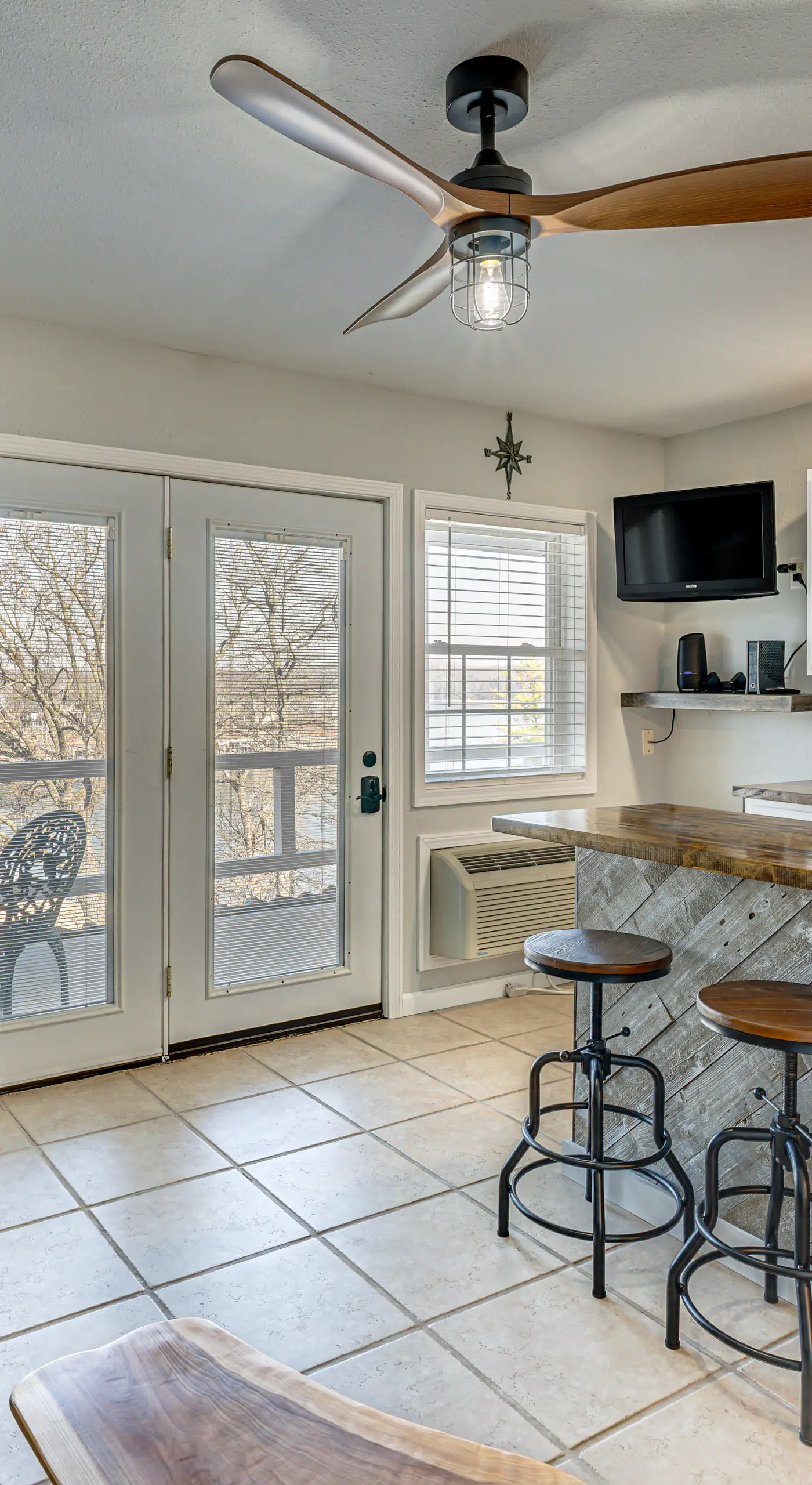 Cozy Lake Ozark Villa w/ Main Channel Views!