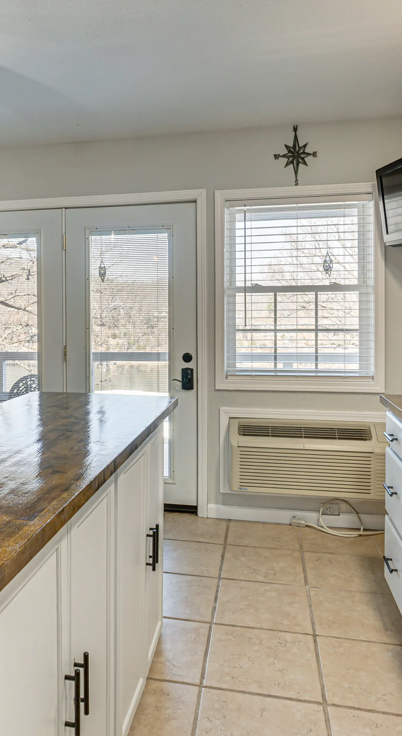 Cozy Lake Ozark Villa w/ Main Channel Views!