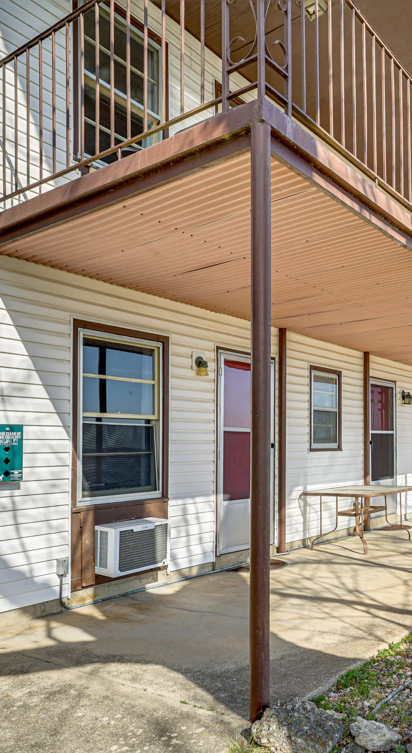 Explore the Bagnell Strip! Studio w/ Pool Access