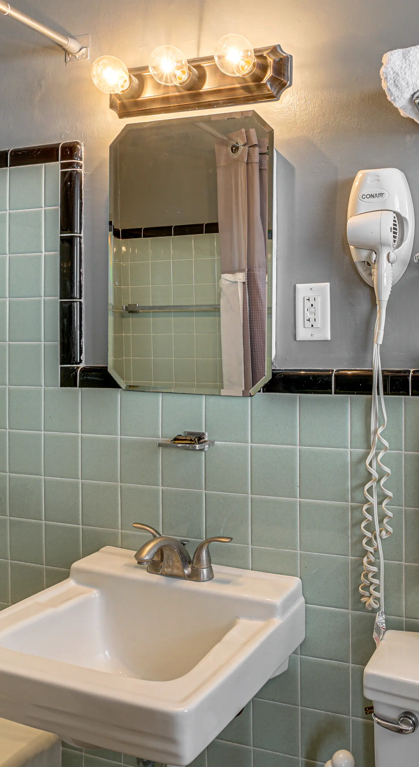 Explore the Bagnell Strip! Studio w/ Pool Access