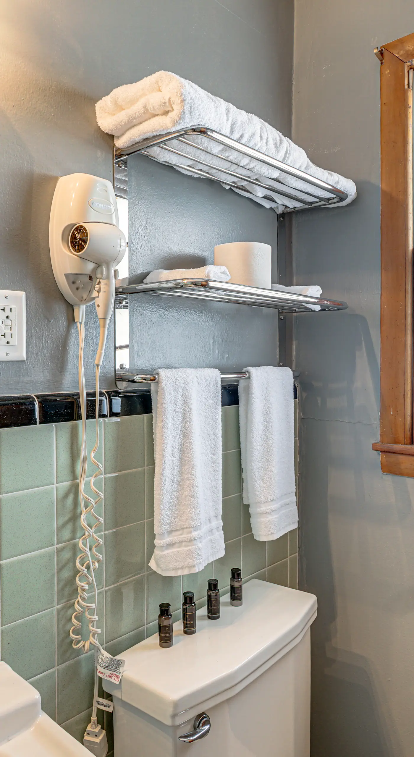 Explore the Bagnell Strip! Studio w/ Pool Access