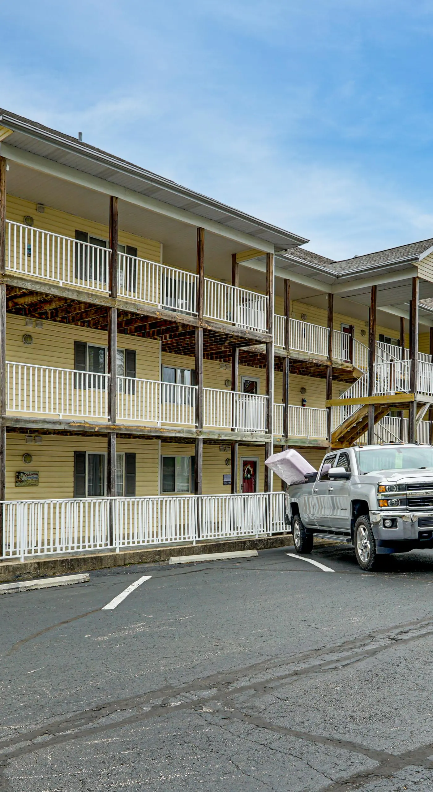 Beach, Boat Slip, Views! Lake of the Ozarks Condo