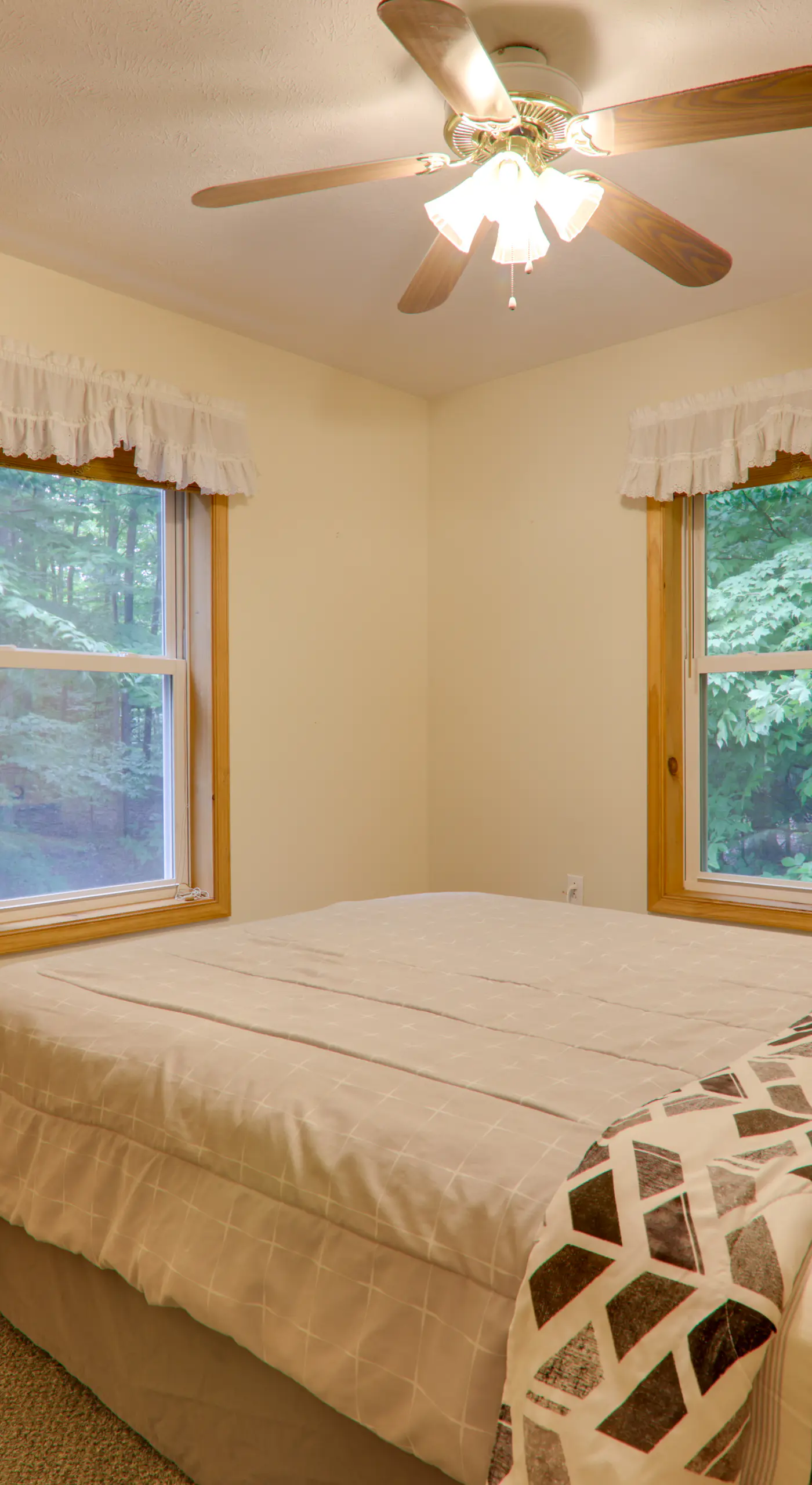Deck & Resort Amenities: Arrowhead Lake Home!