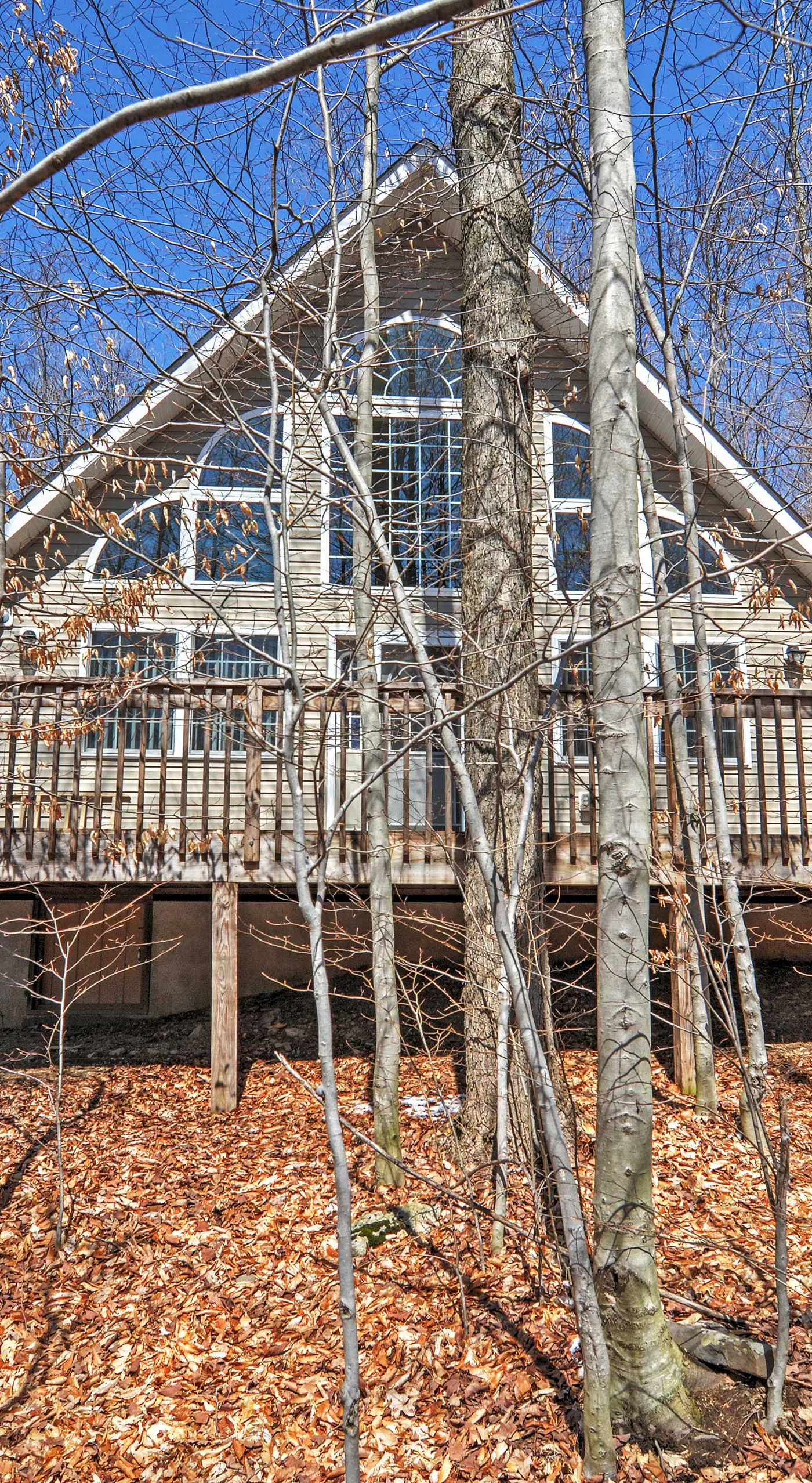 Deck & Resort Amenities: Arrowhead Lake Home!