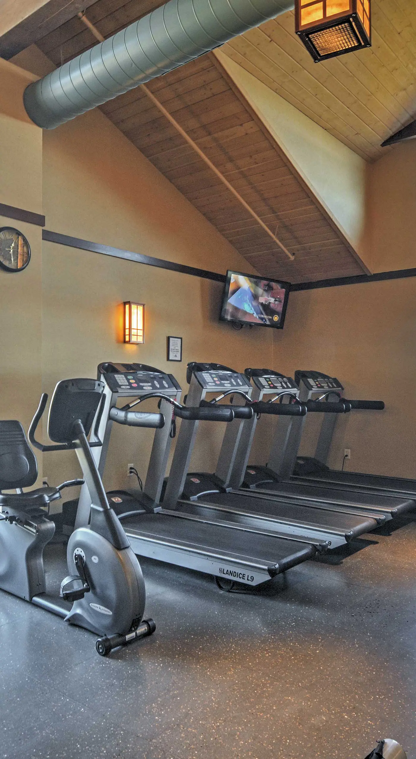 Deck & Resort Amenities: Arrowhead Lake Home!