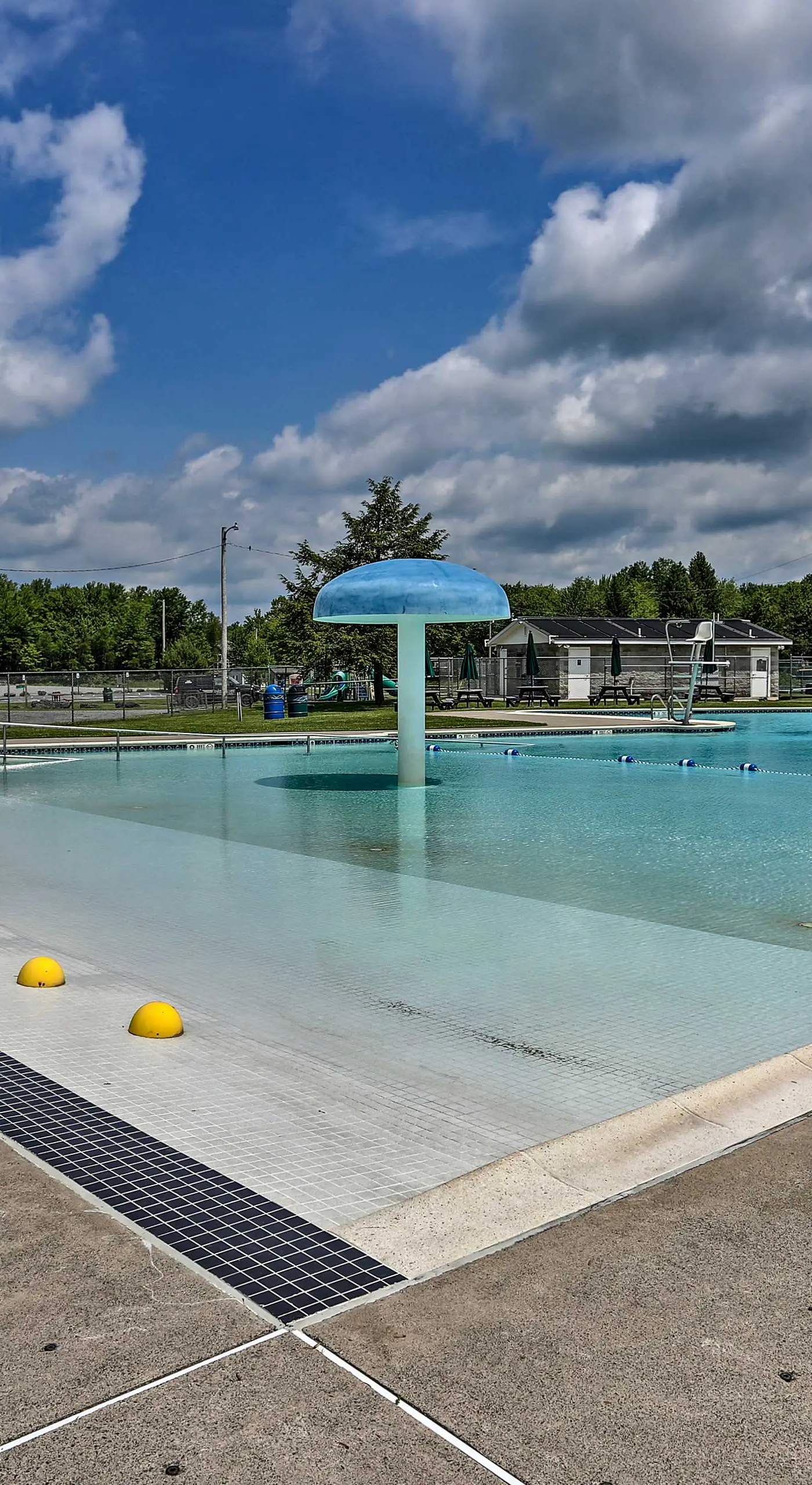 Deck & Resort Amenities: Arrowhead Lake Home!