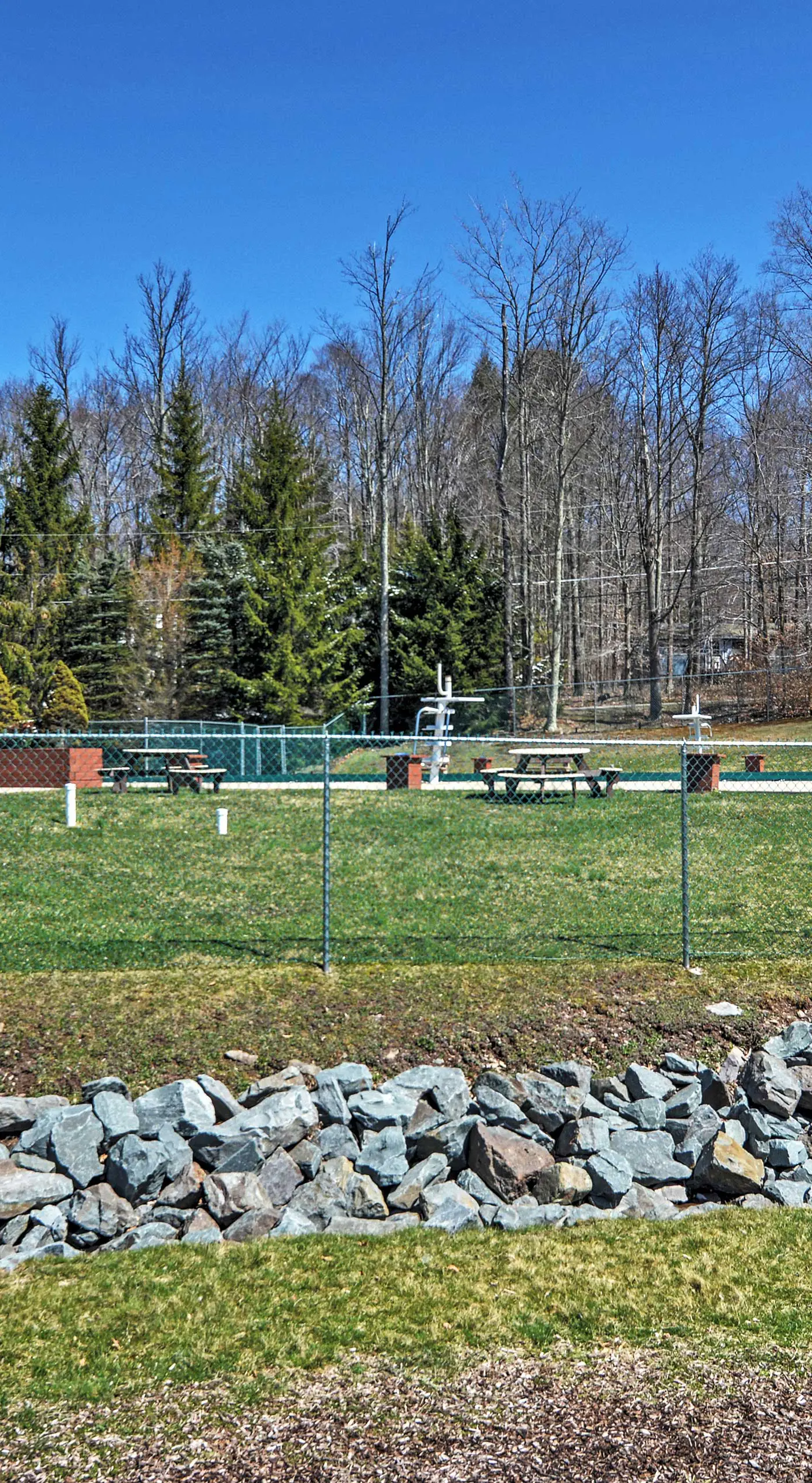 Deck & Resort Amenities: Arrowhead Lake Home!