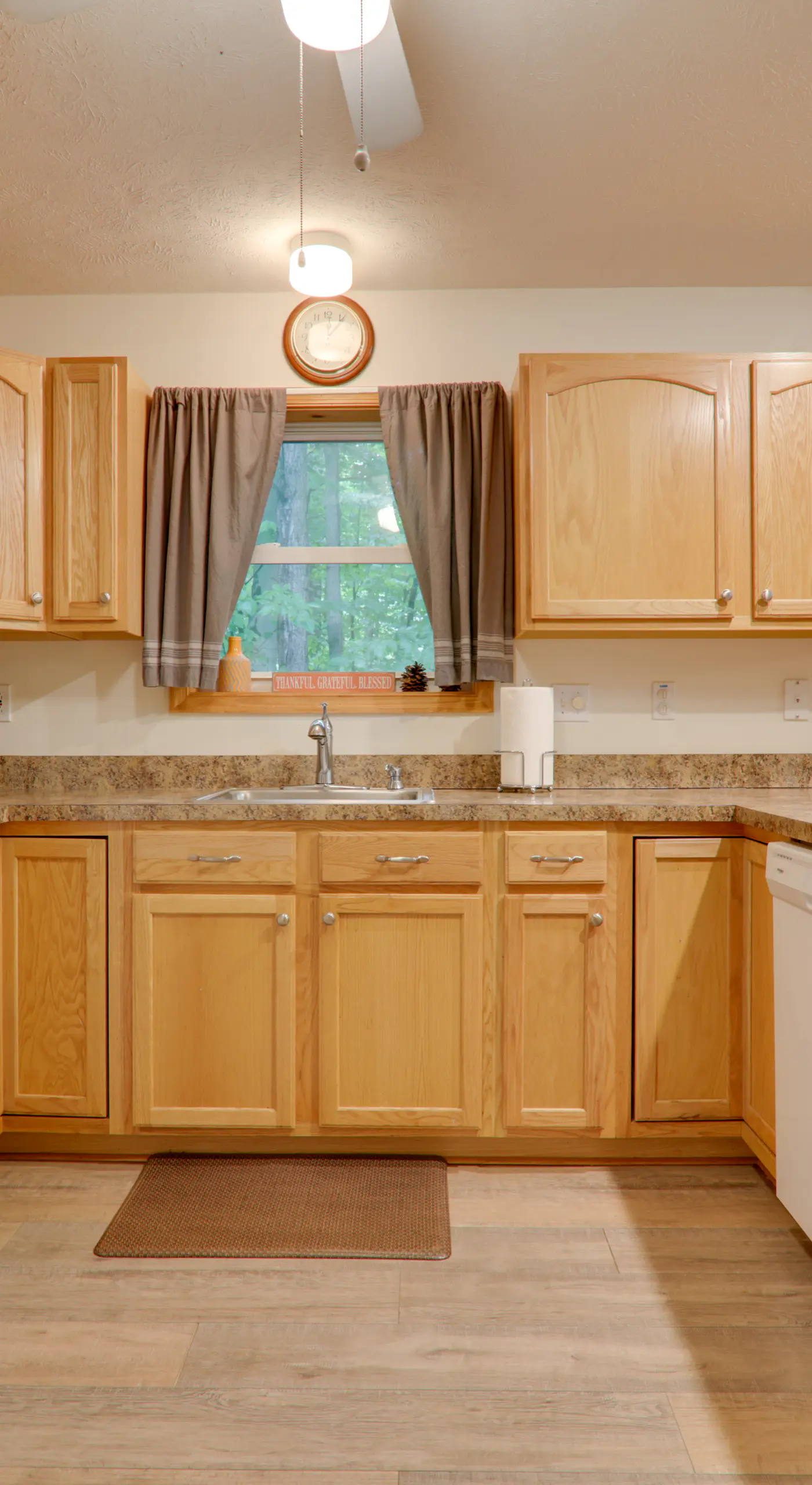 Deck & Resort Amenities: Arrowhead Lake Home!