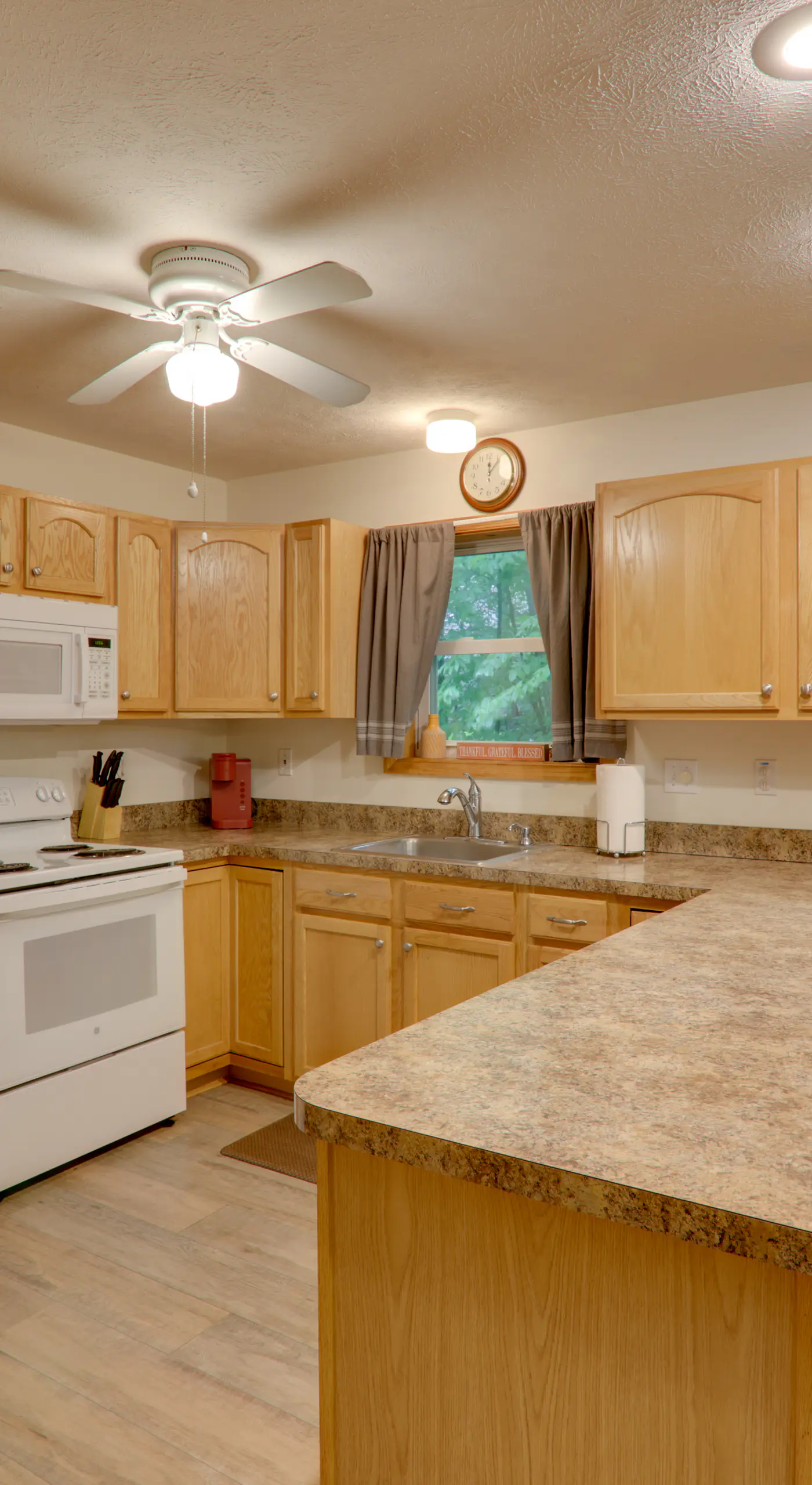 Deck & Resort Amenities: Arrowhead Lake Home!