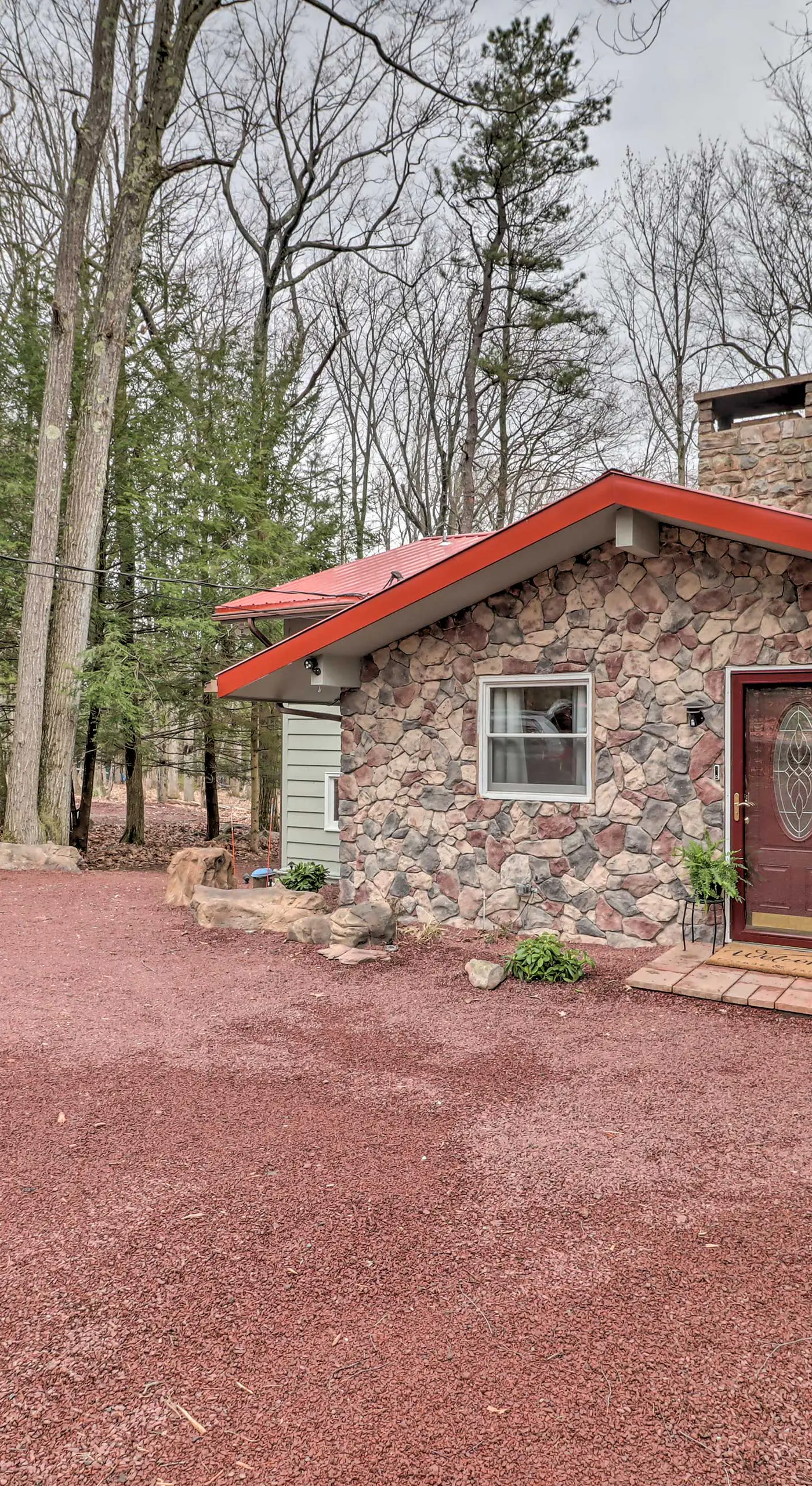 Deck & Fire Pit: Cozy Pocono Mountain Home