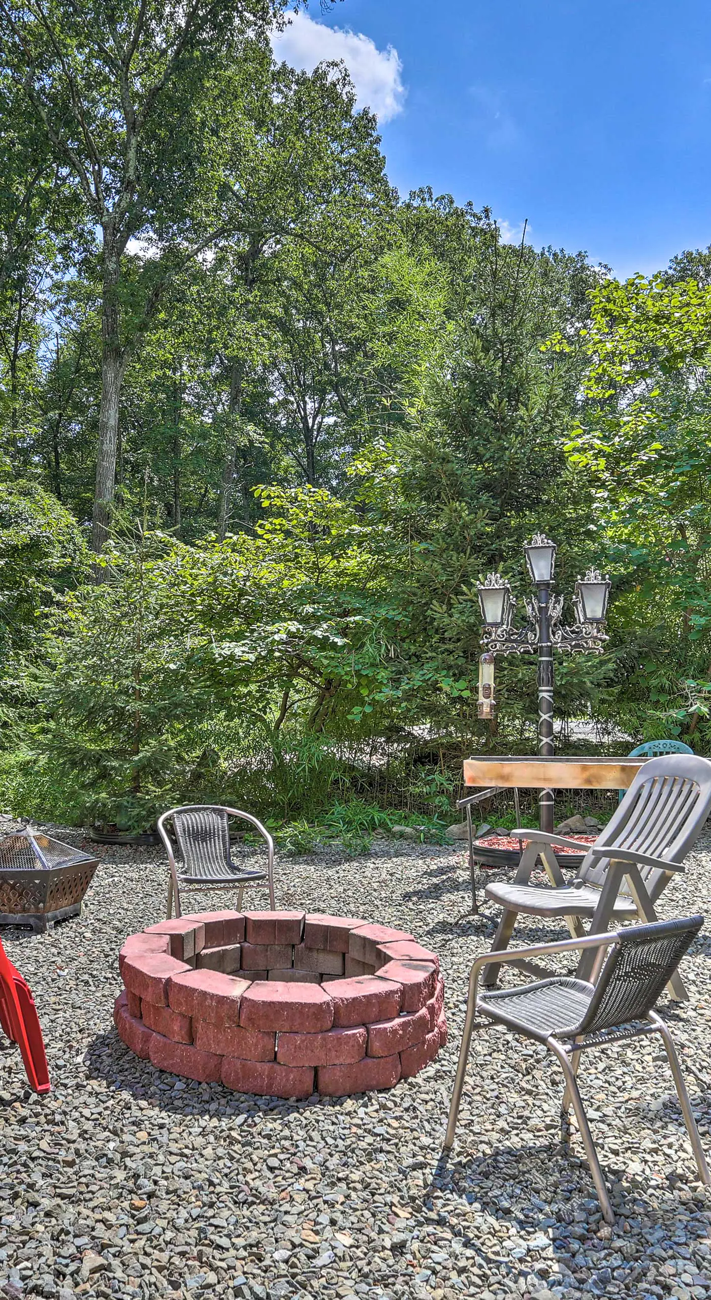 5 Mi to Camelback: Henryville Home w/ Hot Tub!