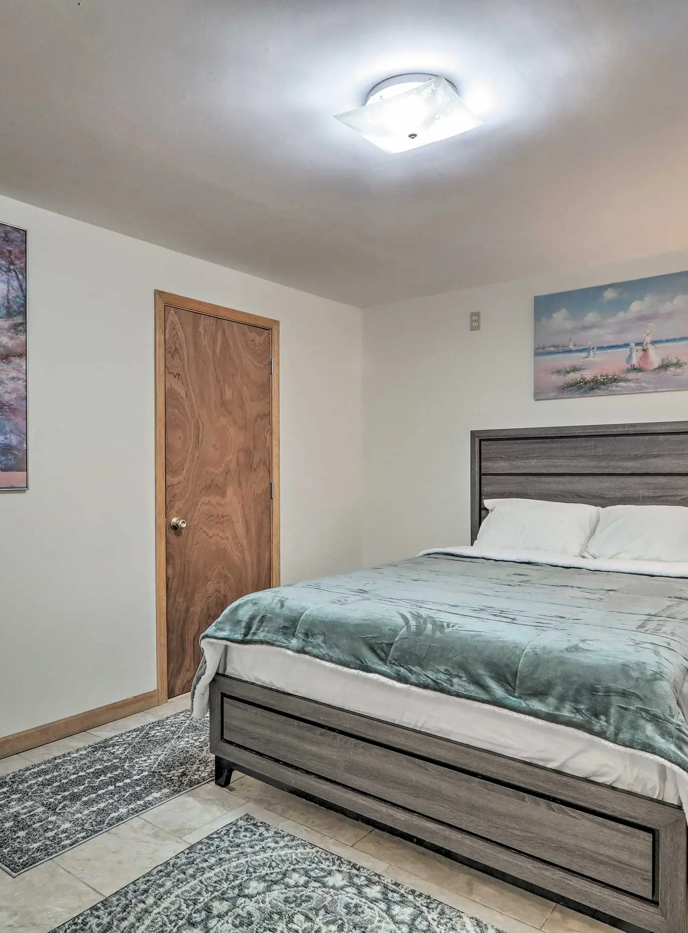 5 Mi to Camelback: Henryville Home w/ Hot Tub!