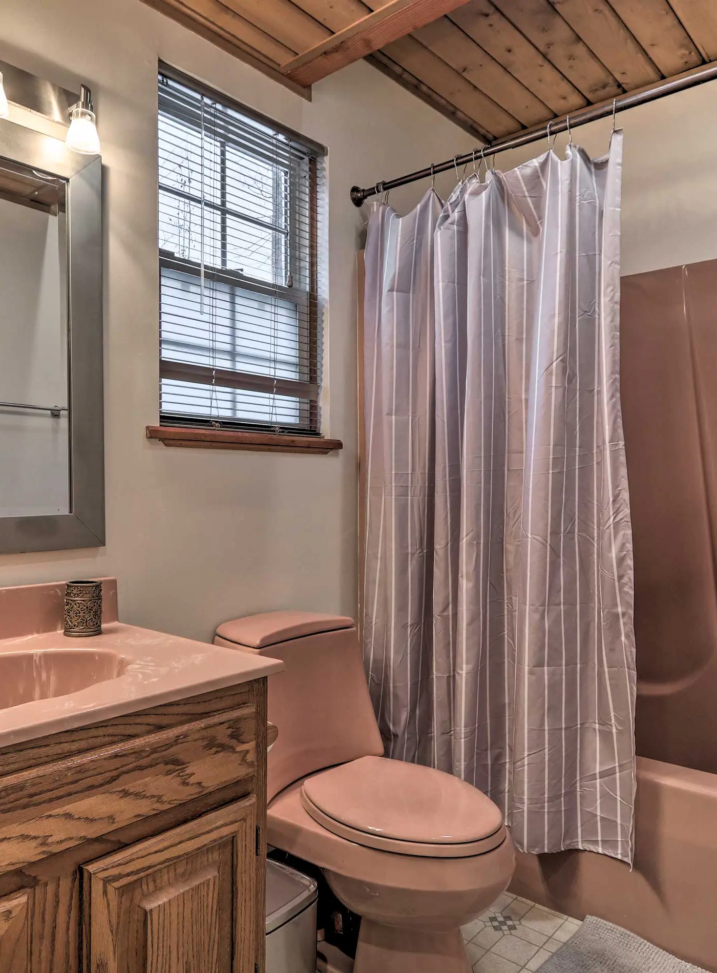 5 Mi to Camelback: Henryville Home w/ Hot Tub!