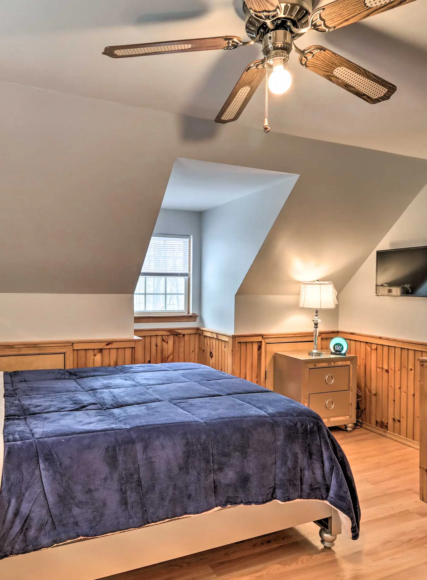 5 Mi to Camelback: Henryville Home w/ Hot Tub!