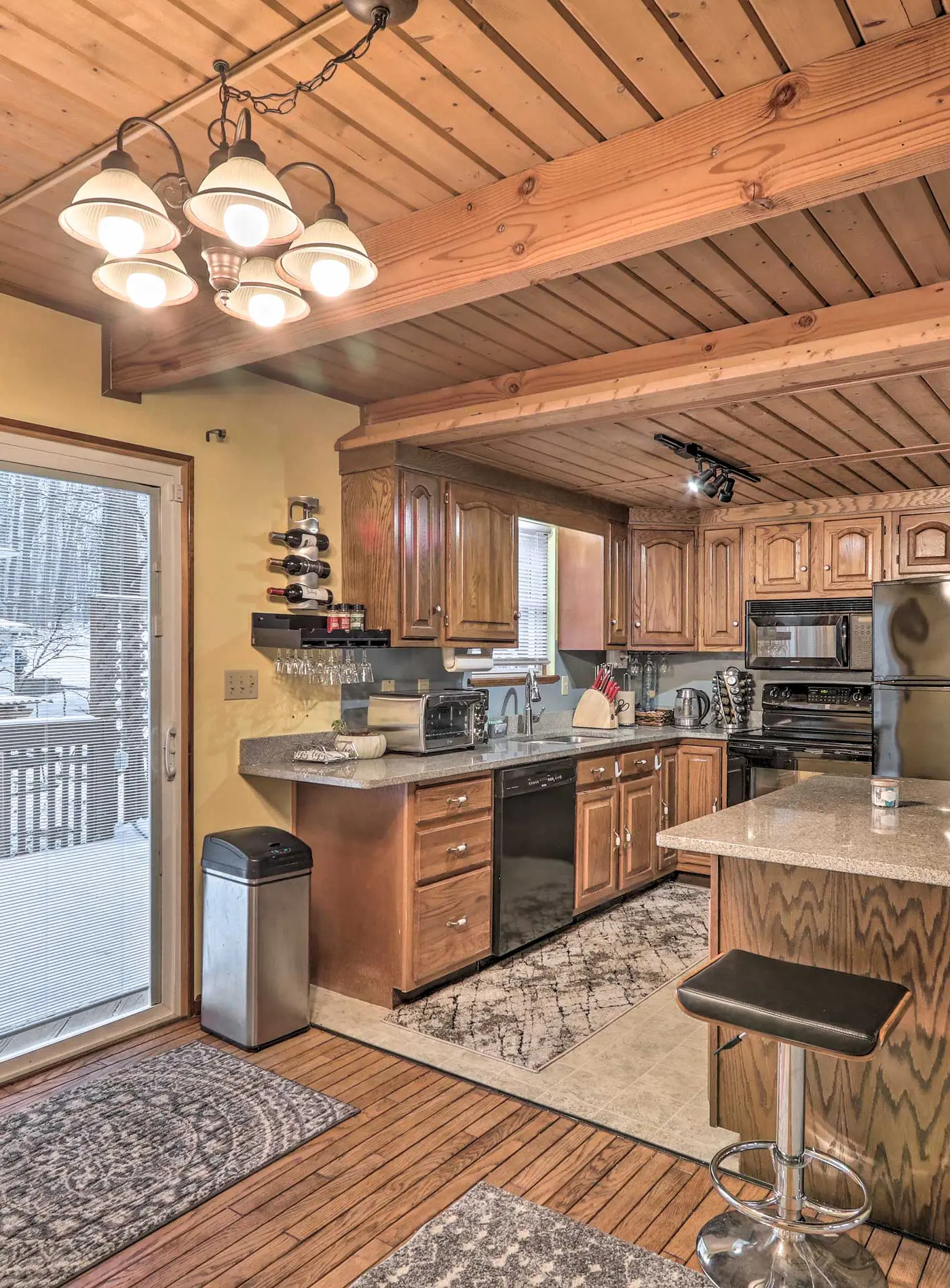 5 Mi to Camelback: Henryville Home w/ Hot Tub!