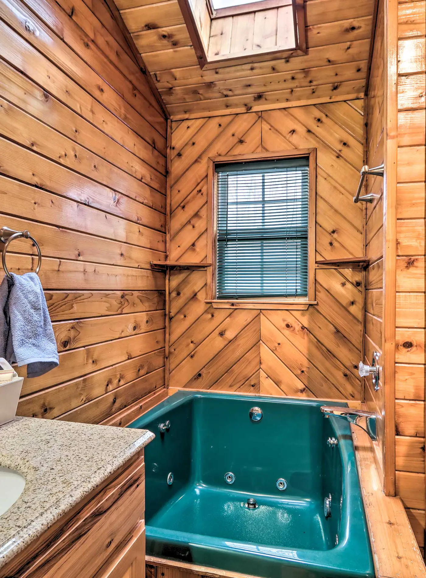 5 Mi to Camelback: Henryville Home w/ Hot Tub!