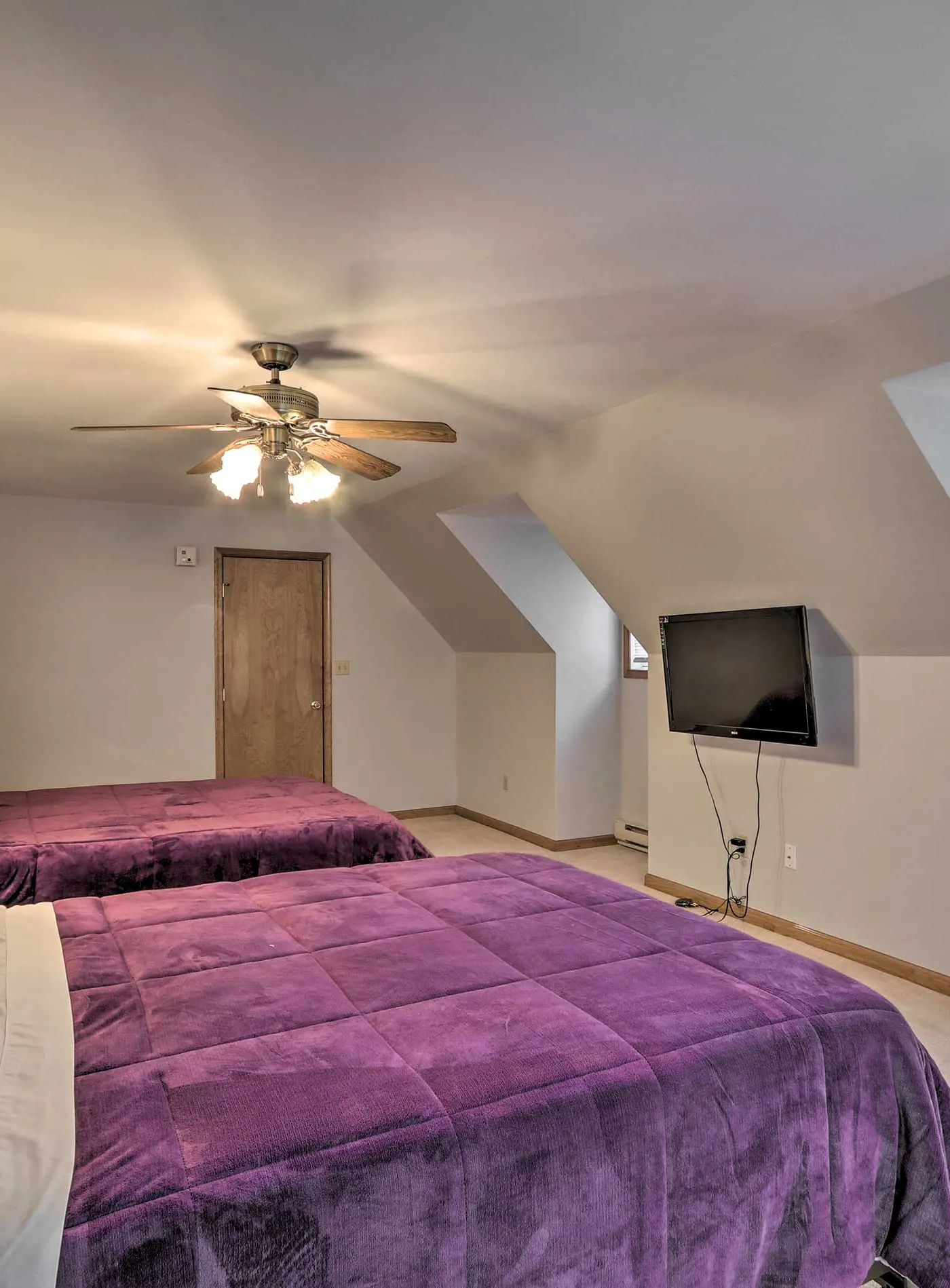 5 Mi to Camelback: Henryville Home w/ Hot Tub!