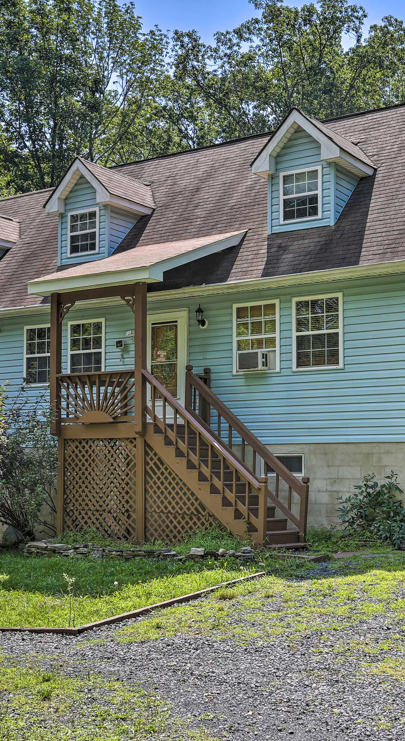 5 Mi to Camelback: Henryville Home w/ Hot Tub!