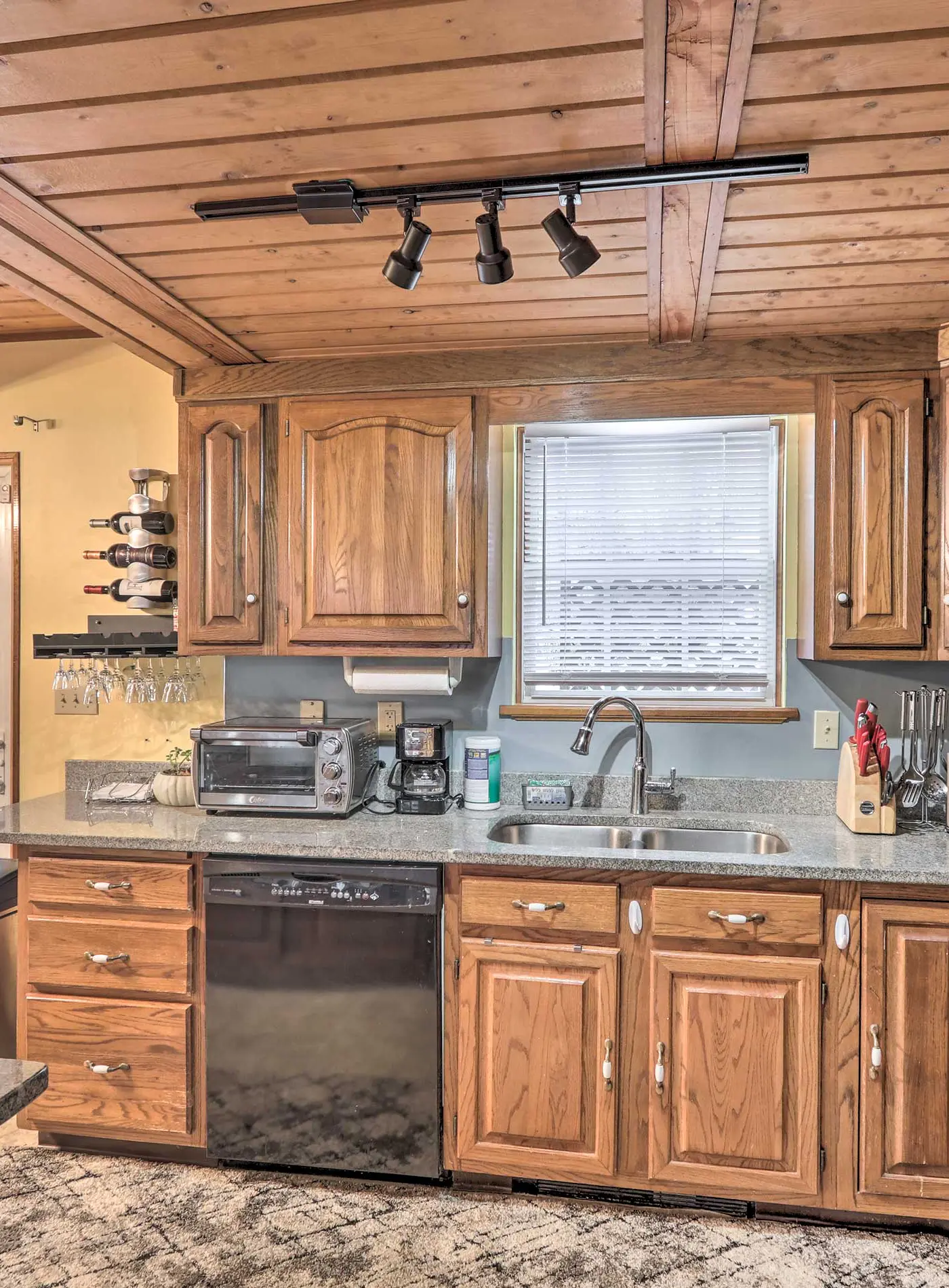 5 Mi to Camelback: Henryville Home w/ Hot Tub!