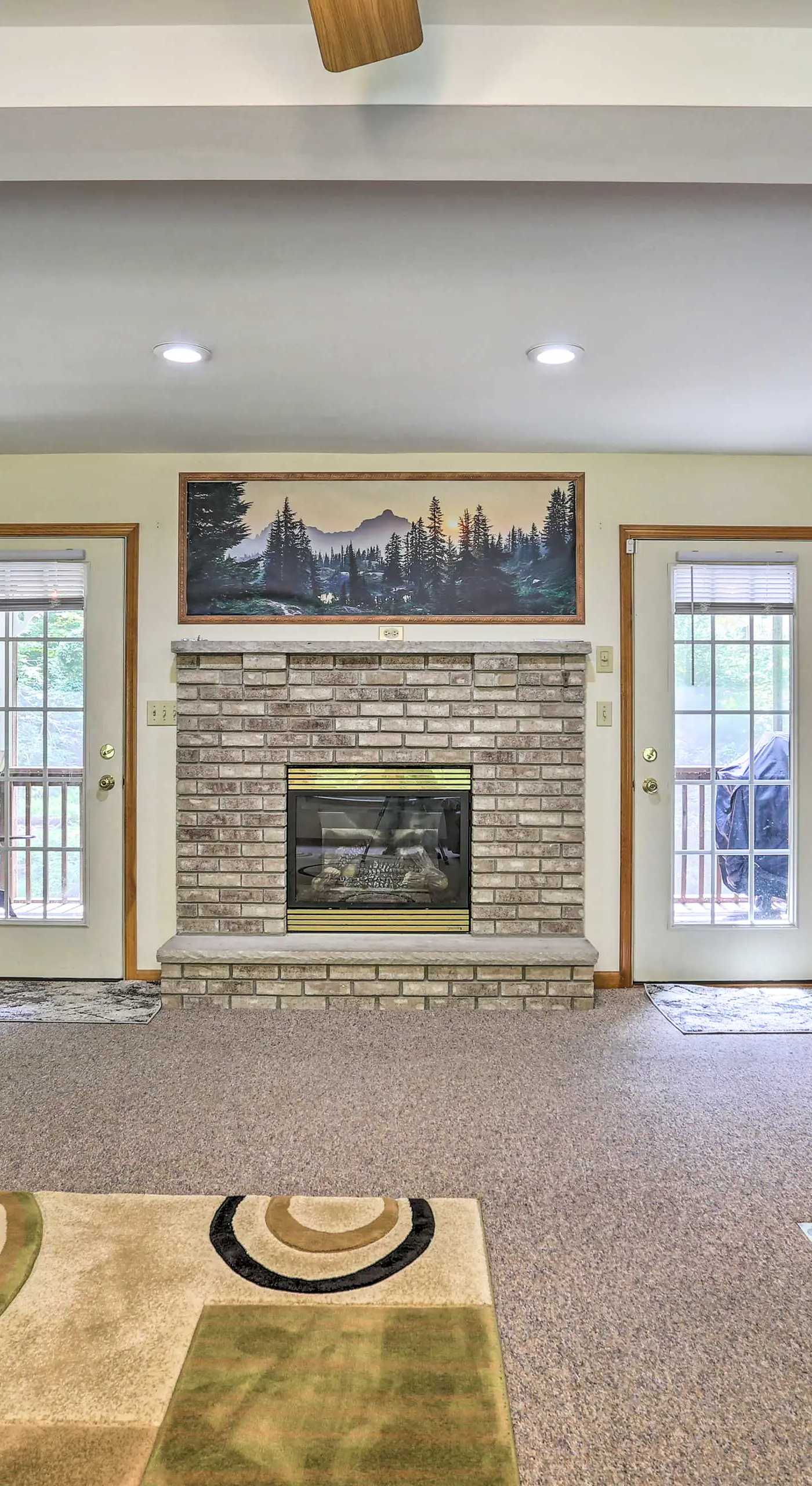 5 Mi to Camelback: Henryville Home w/ Hot Tub!