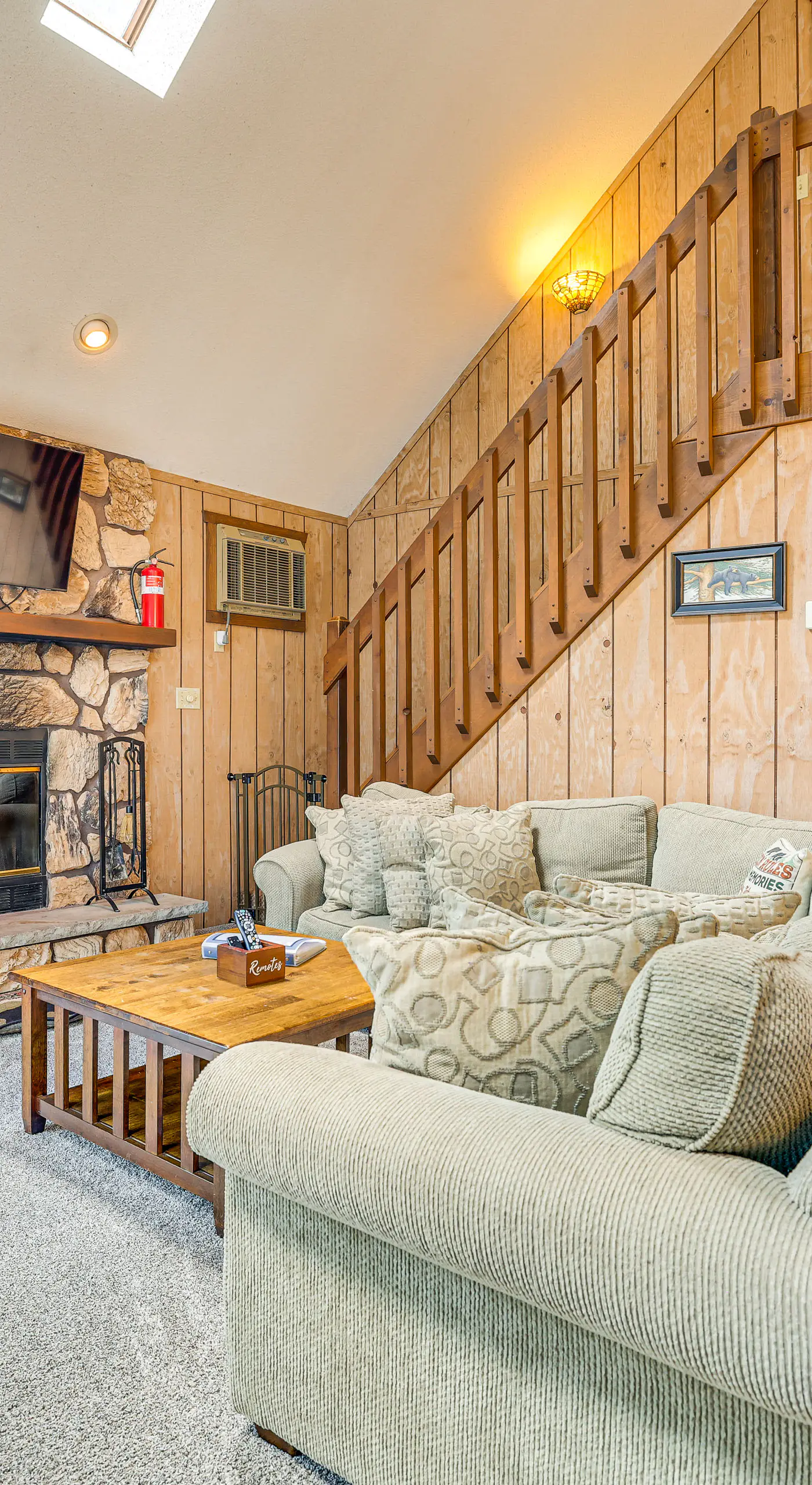 Fire Pit & Games! Prow Chalet; Mins to Lake Wally!
