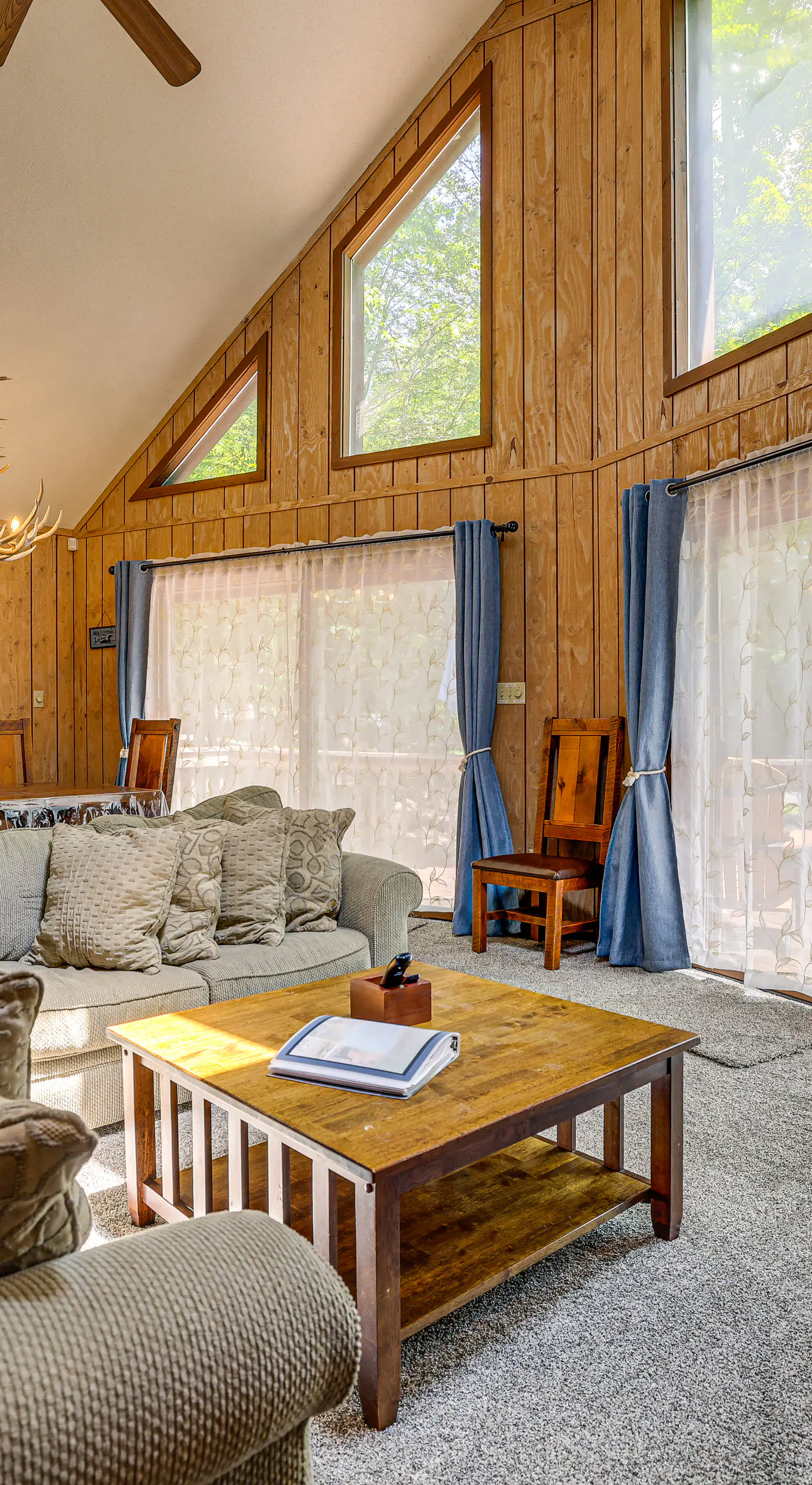Fire Pit & Games! Prow Chalet; Mins to Lake Wally!