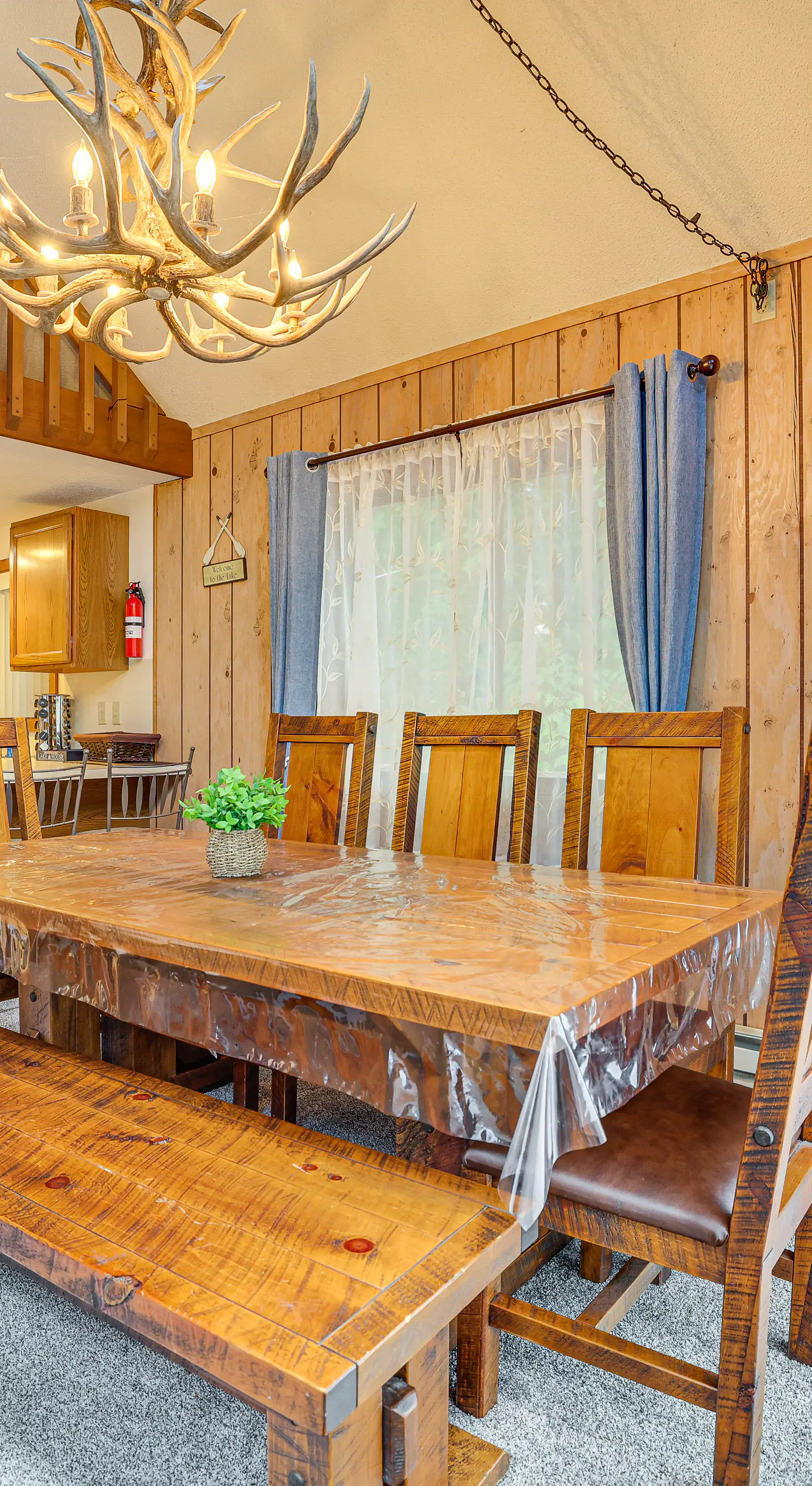 Fire Pit & Games! Prow Chalet; Mins to Lake Wally!