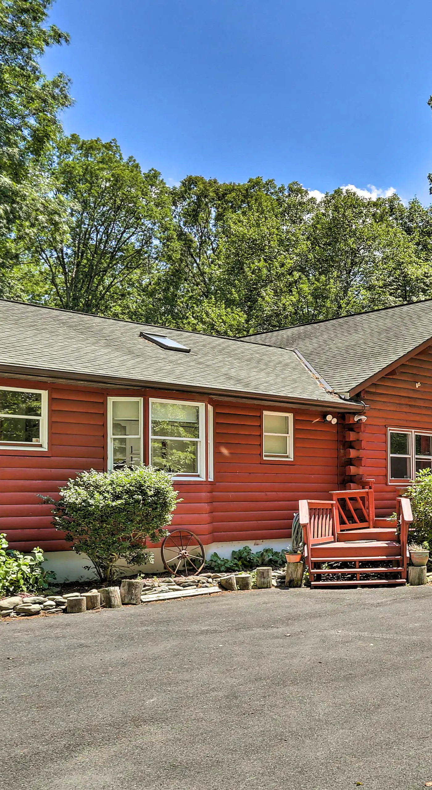 Hike + Ski: Log Cabin in East Stroudsburg!
