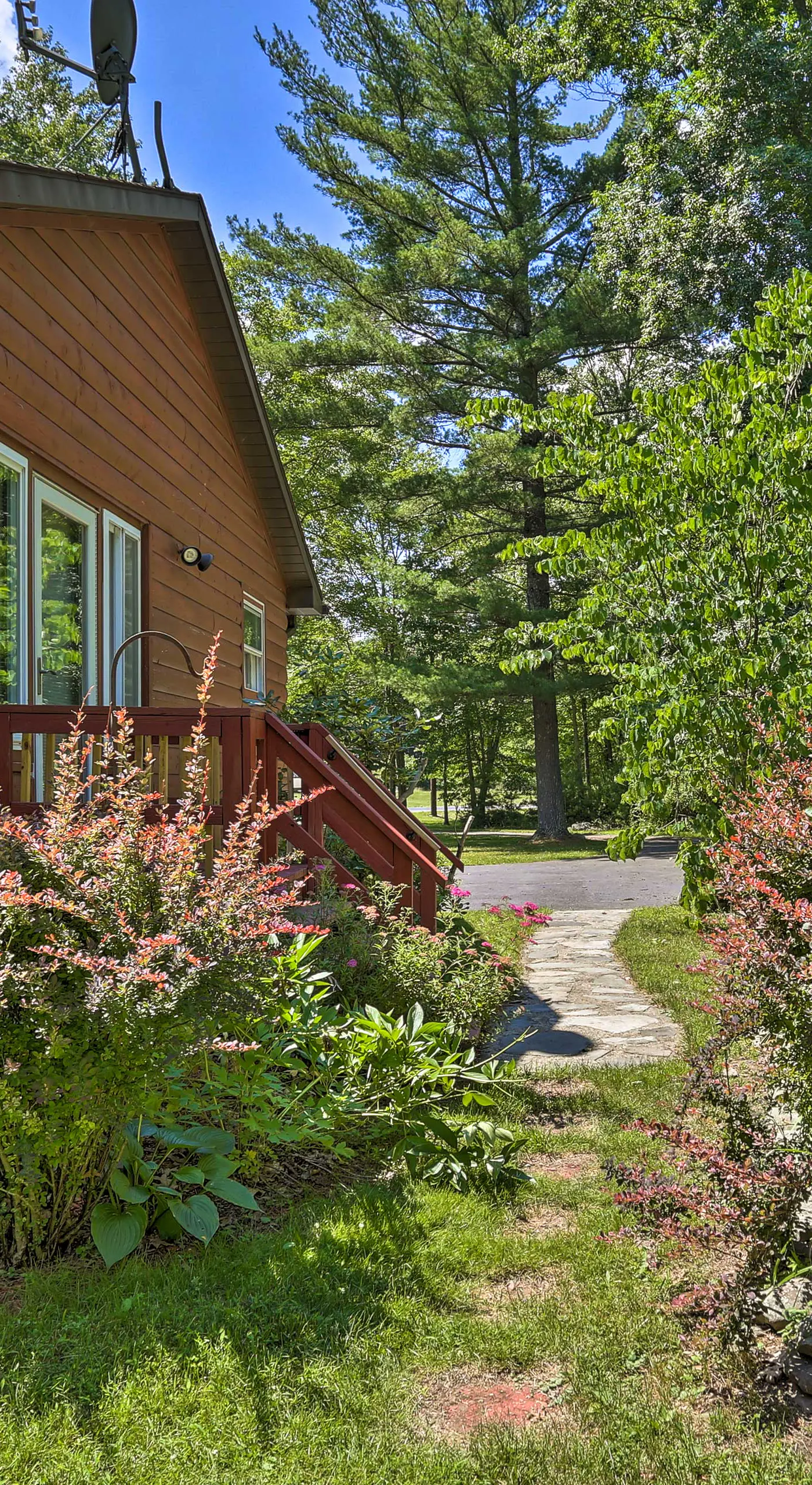 Hike + Ski: Log Cabin in East Stroudsburg!