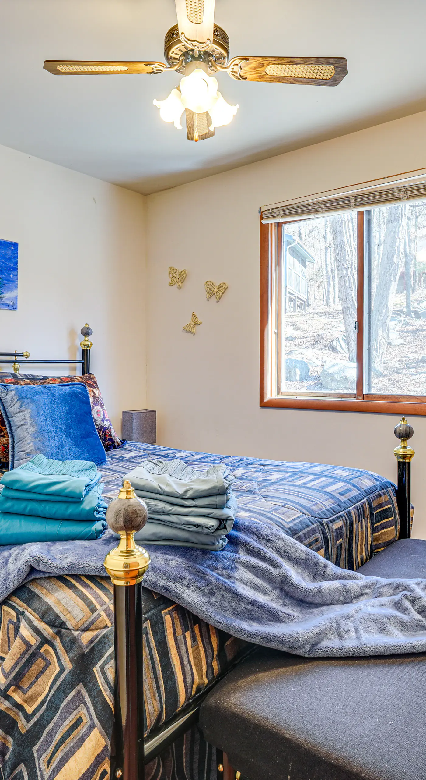 Fire Pit & Gas Grill: Charming Poconos Abode!