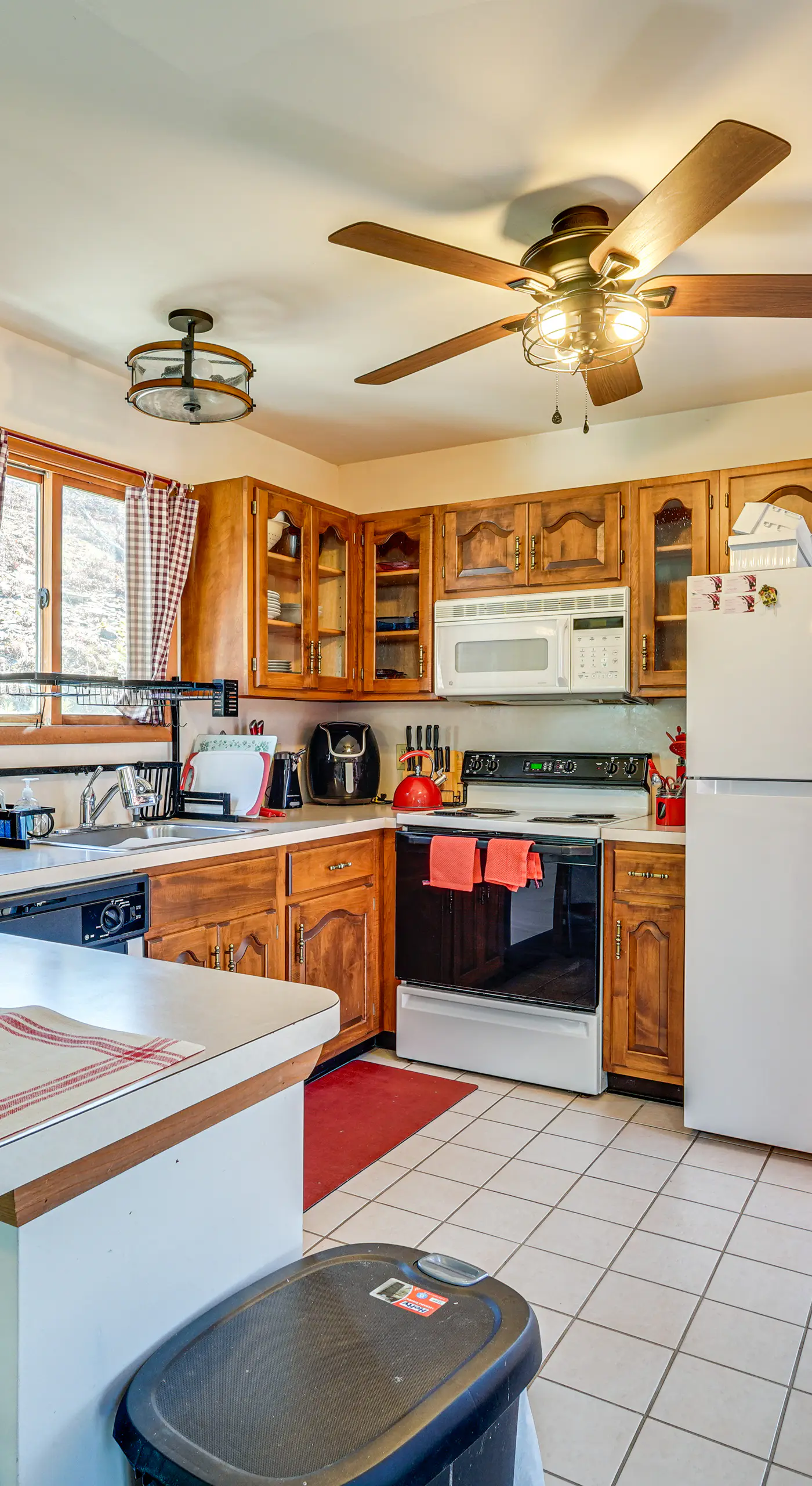 Fire Pit & Gas Grill: Charming Poconos Abode!