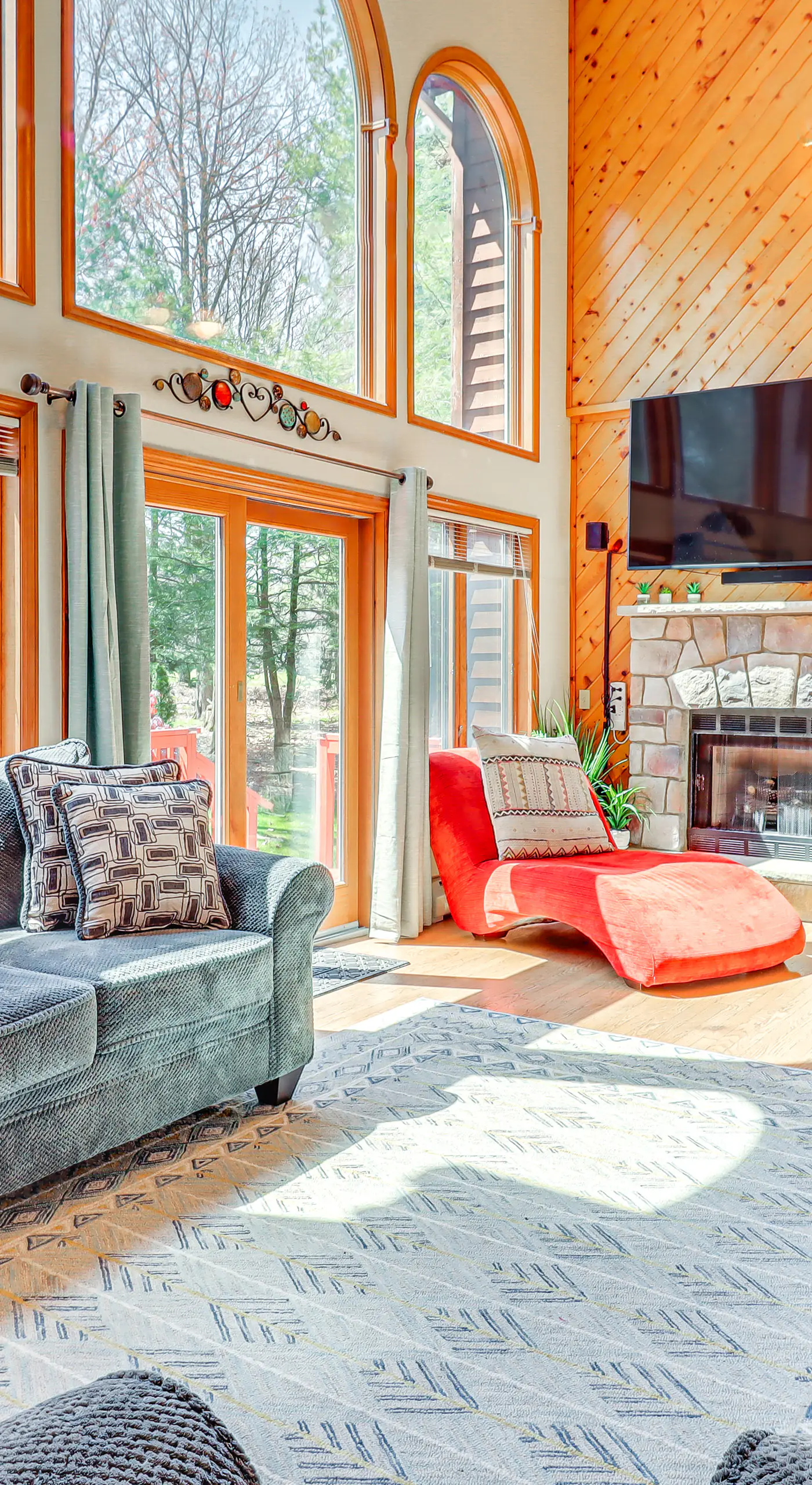 Split Rock Resort: Family Getaway w/ Fire Pit!