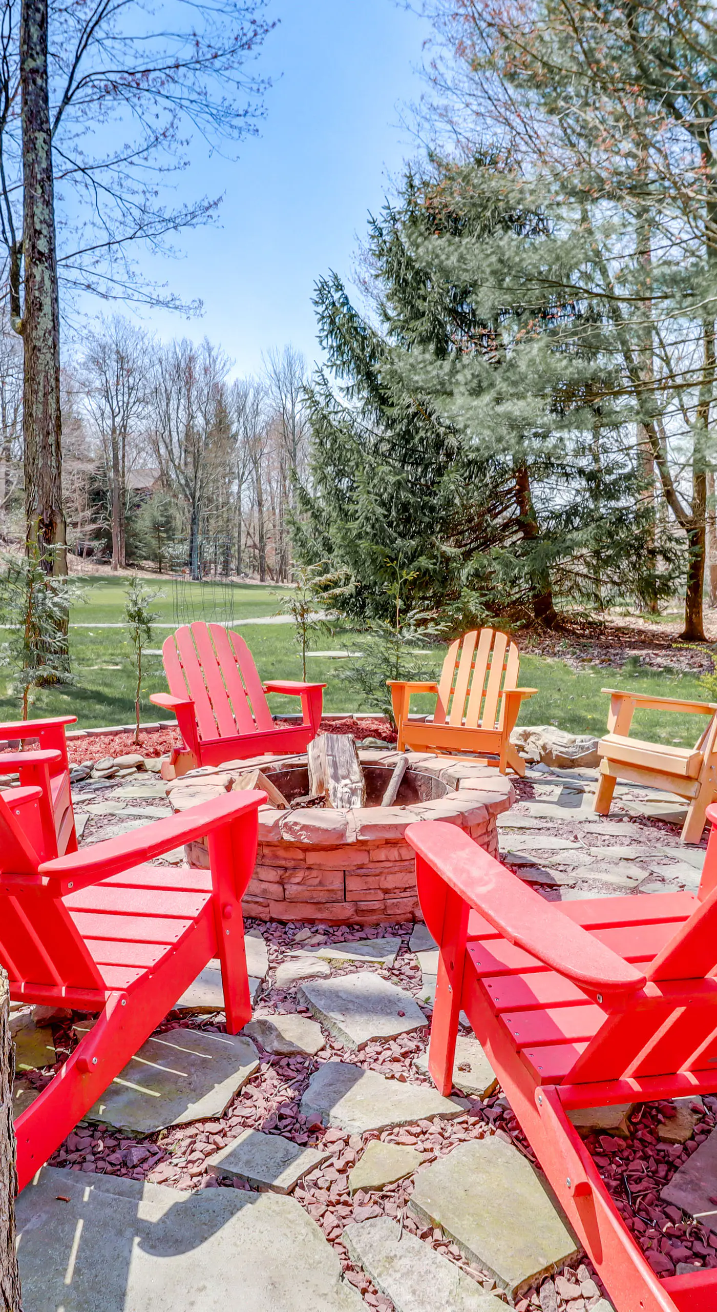 Split Rock Resort: Family Getaway w/ Fire Pit!