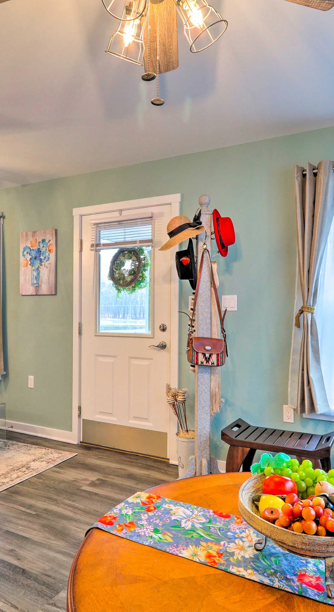 Unwind Fireside! Poconos Cottage 12 Mi to Slopes