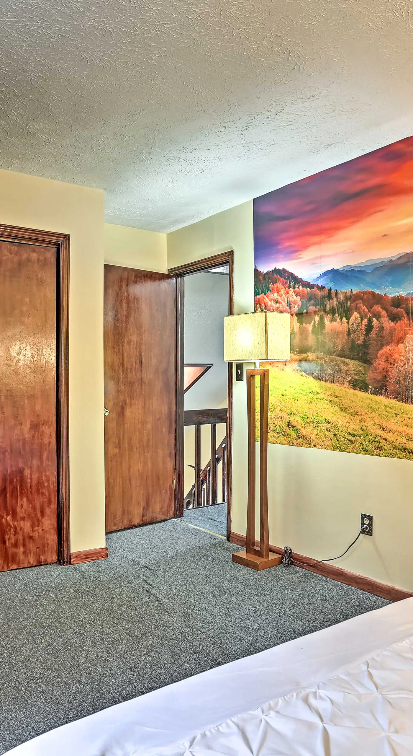 15 Mi to Camelback Ski Resort: Home w/ Deck!