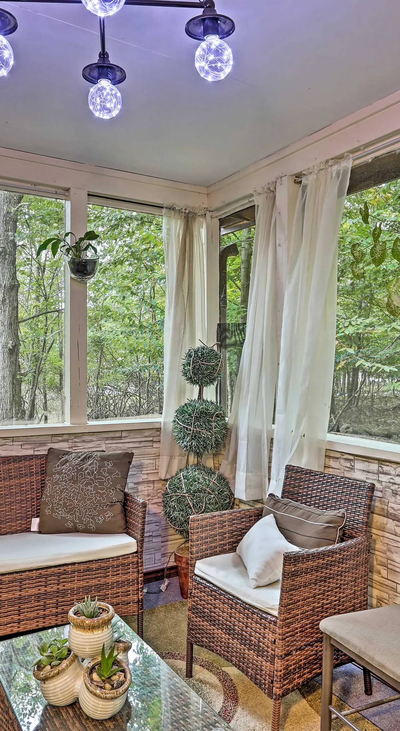 15 Mi to Camelback Ski Resort: Home w/ Deck!