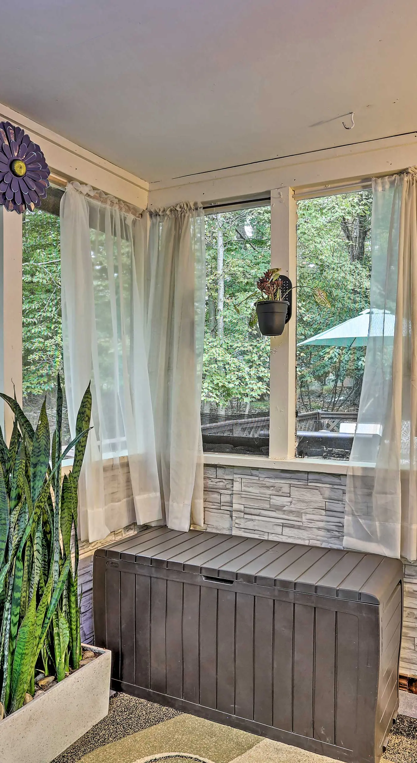 15 Mi to Camelback Ski Resort: Home w/ Deck!