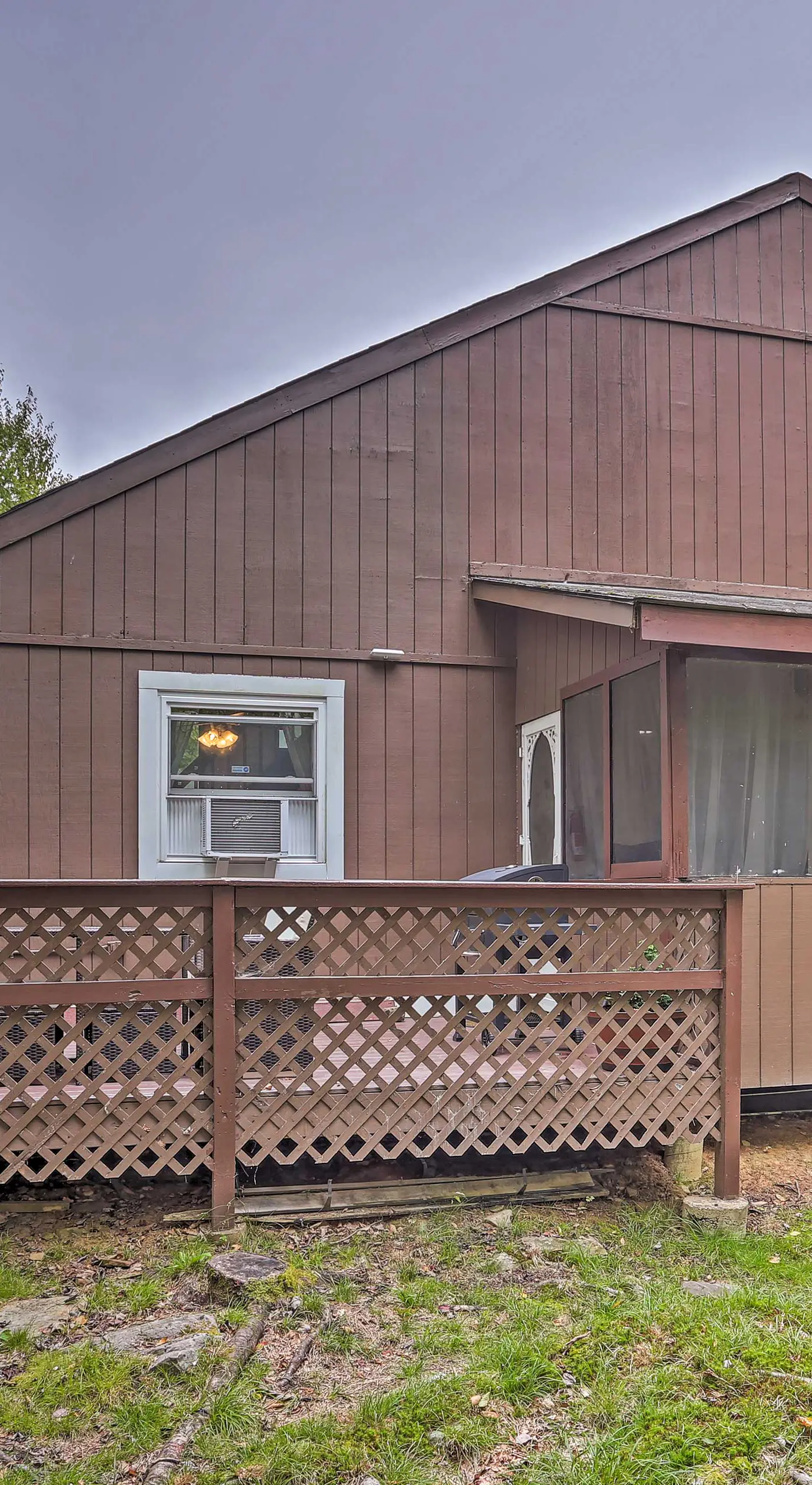 15 Mi to Camelback Ski Resort: Home w/ Deck!