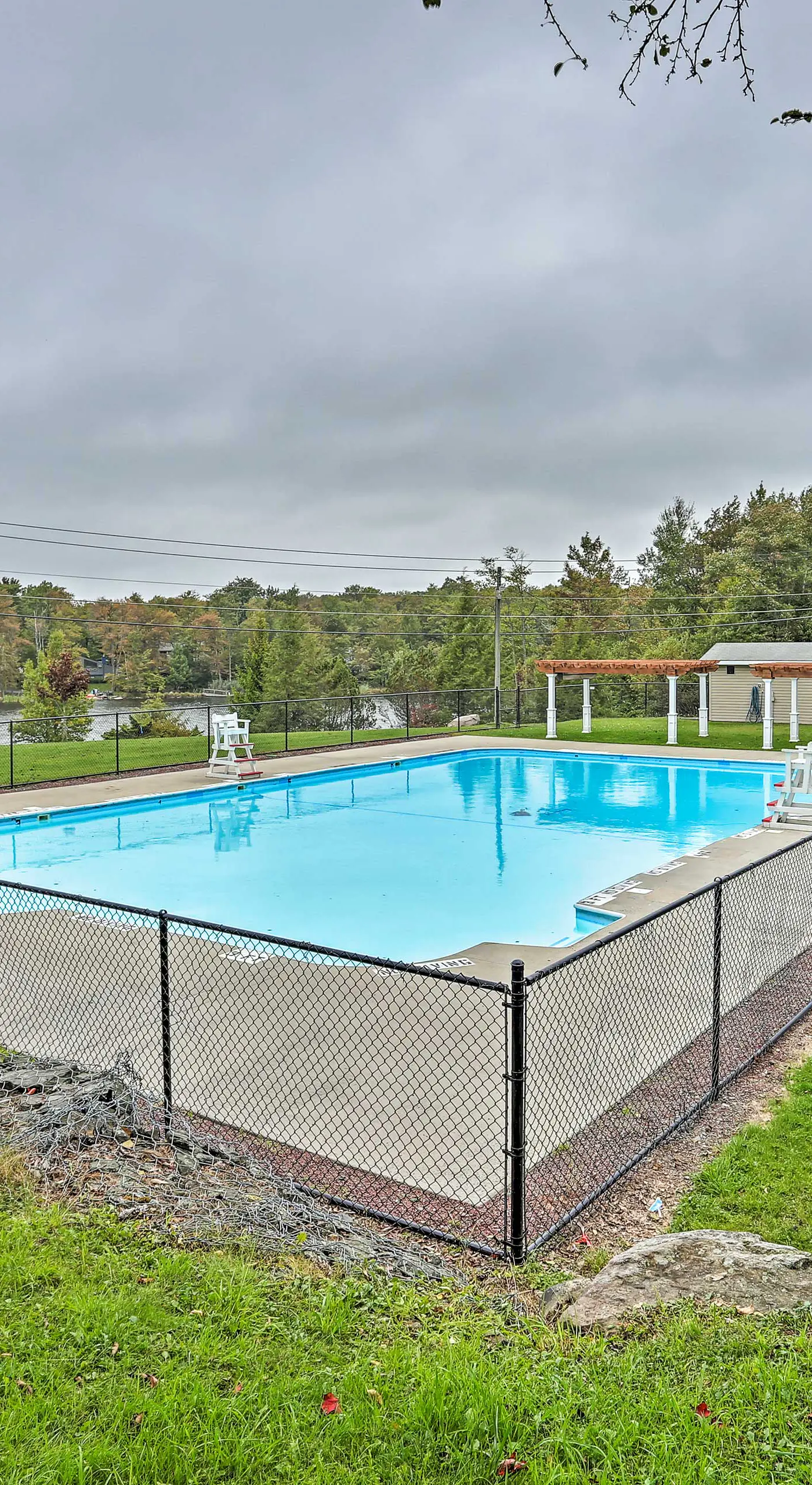 15 Mi to Camelback Ski Resort: Home w/ Deck!