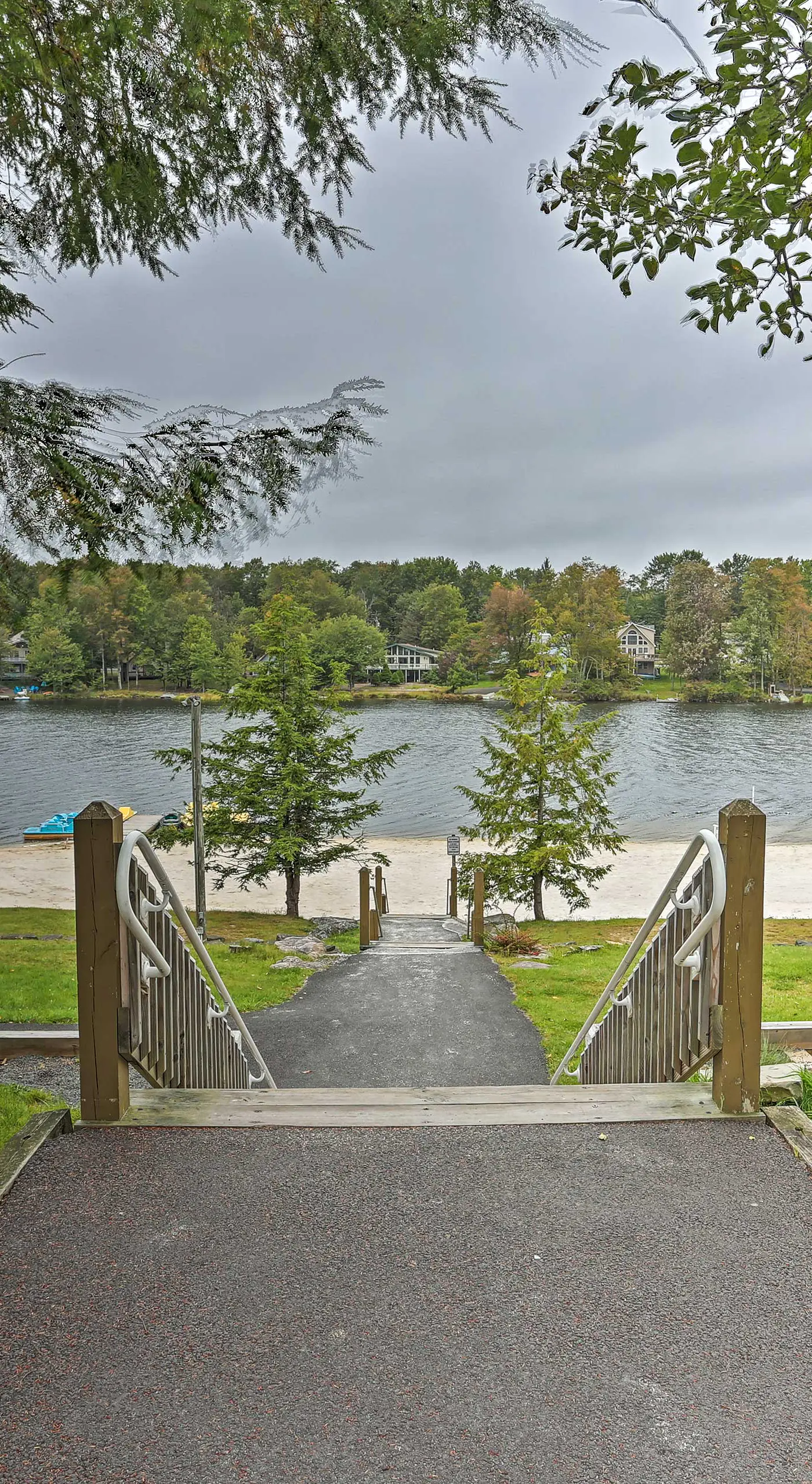 15 Mi to Camelback Ski Resort: Home w/ Deck!