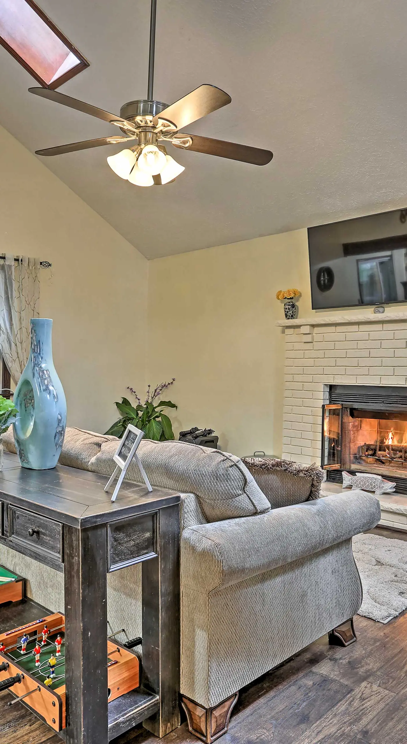 15 Mi to Camelback Ski Resort: Home w/ Deck!