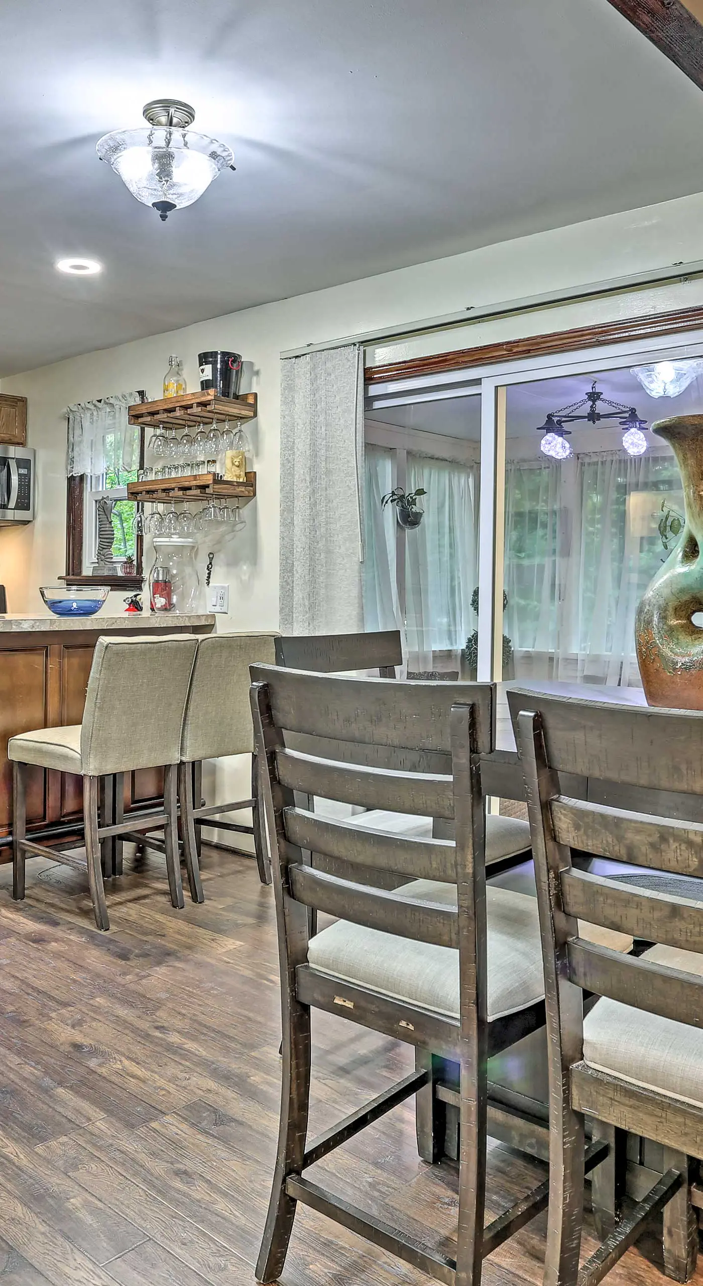 15 Mi to Camelback Ski Resort: Home w/ Deck!