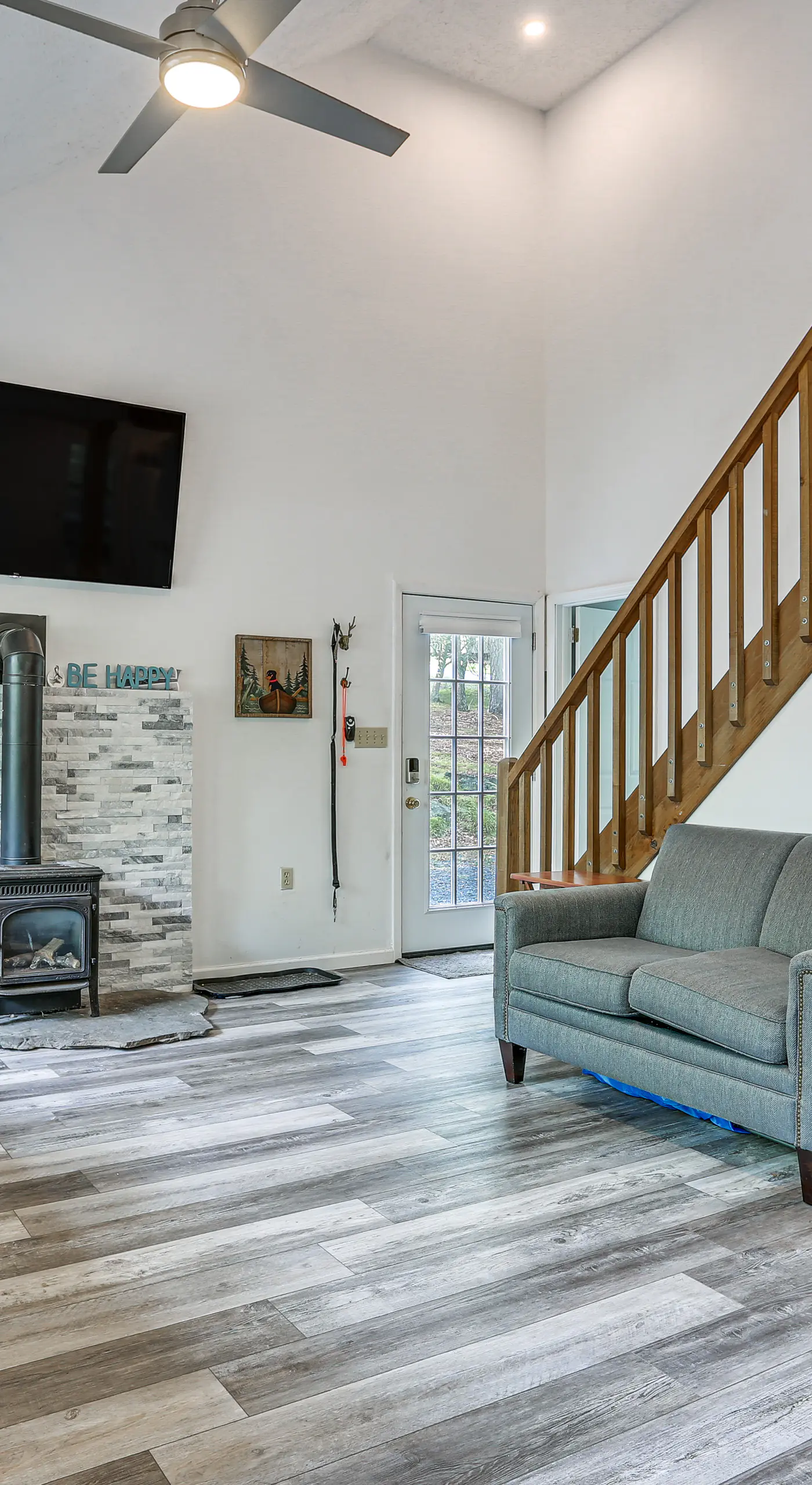 Screened Porch & Deck: Pet-Friendly Poconos Escape